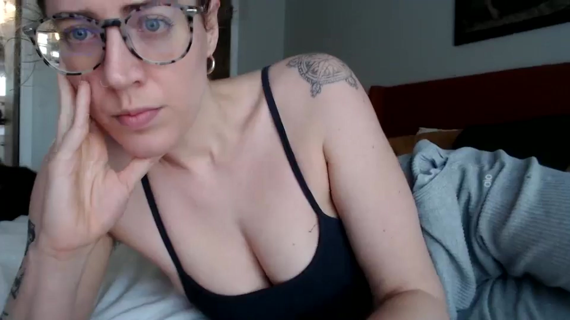 Gallery image thumbnail from Nicole_quinn's myfreecams stream on, 10/17/2024, 16:03 image 16 of 20