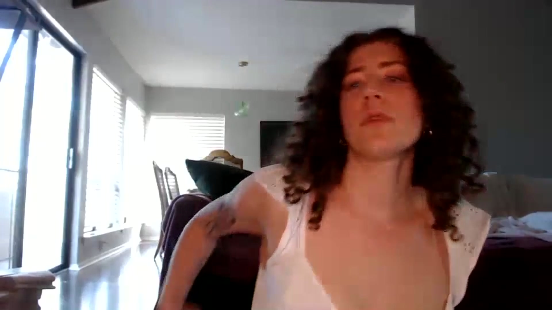 Gallery image thumbnail from Nicole_quinn's myfreecams stream on, 10/21/2024, 18:09 image 12 of 20