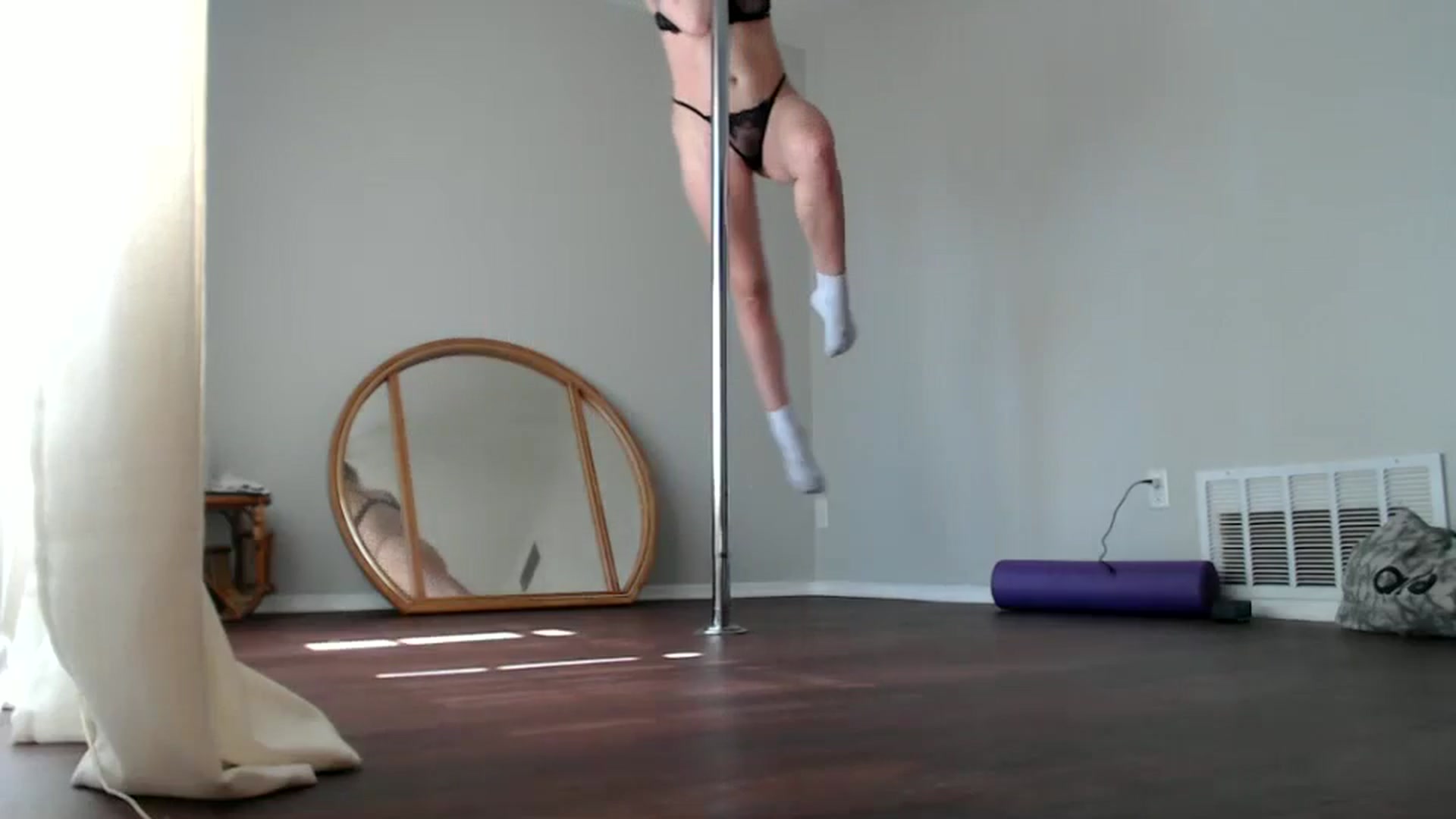 Gallery image thumbnail from Nicole_quinn's myfreecams stream on, 10/23/2024, 19:01 image 13 of 20