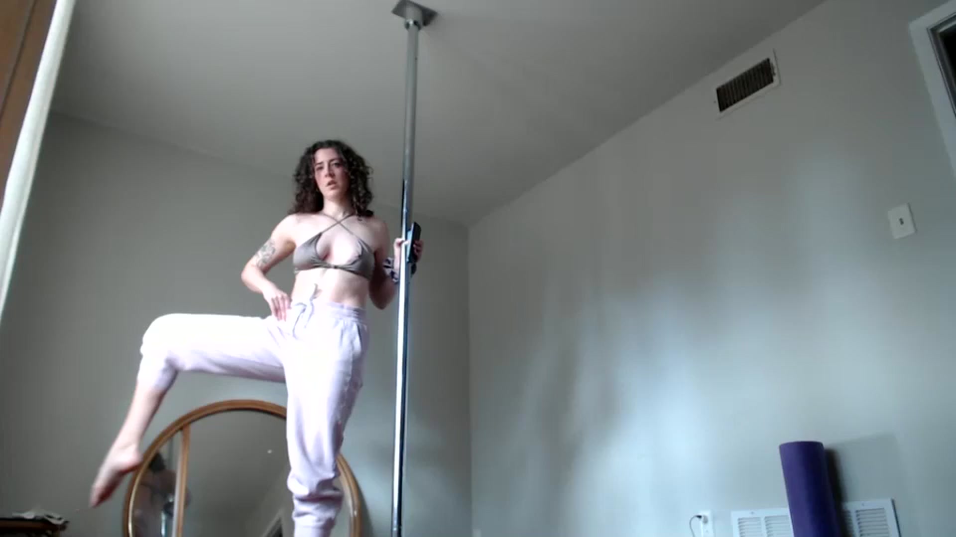 Gallery image thumbnail from Nicole_quinn's myfreecams stream on, 10/28/2024, 16:06 image 3 of 20