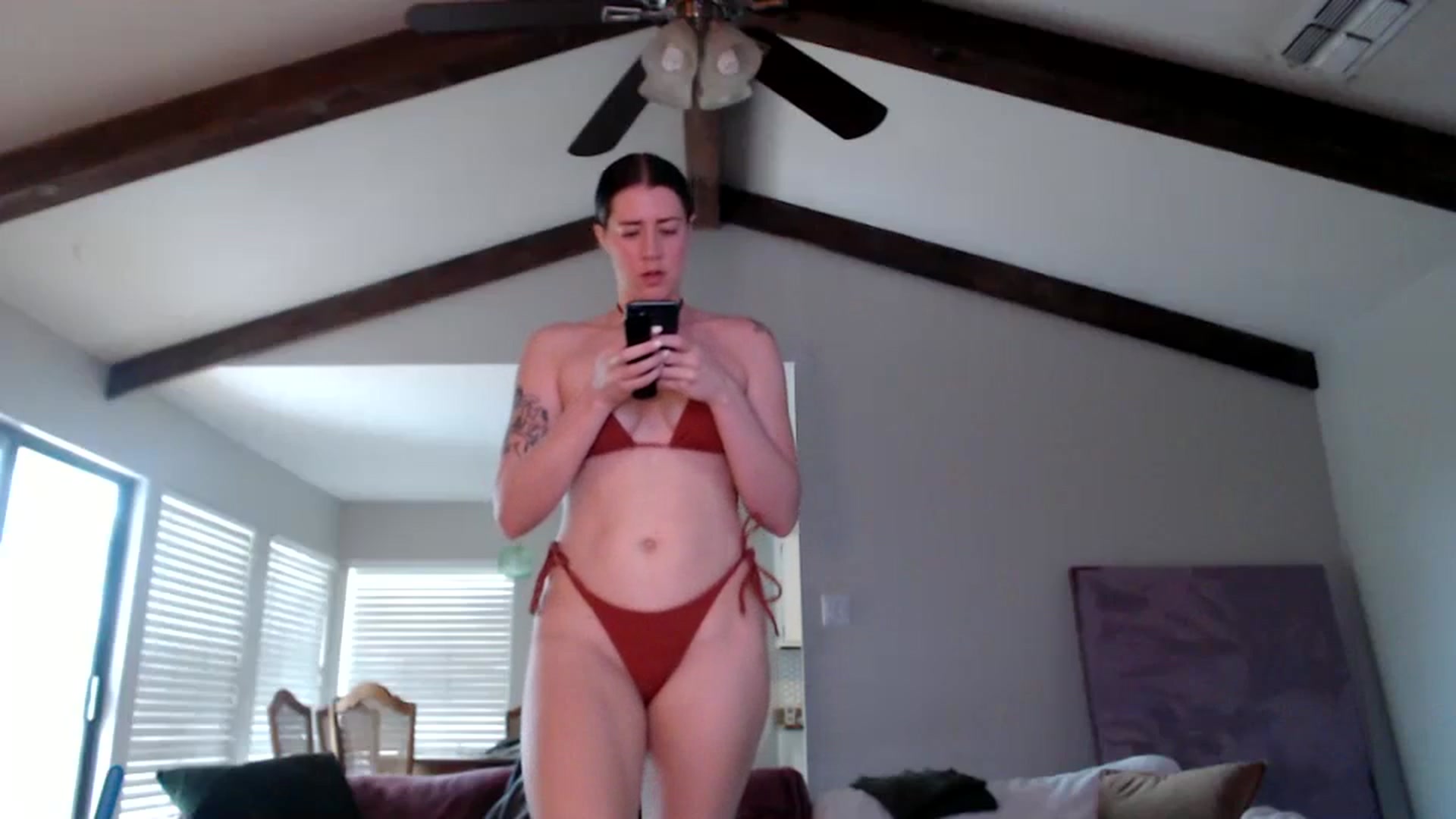 Gallery image thumbnail from Nicole_quinn's myfreecams stream on, 10/29/2024, 14:08 image 7 of 20