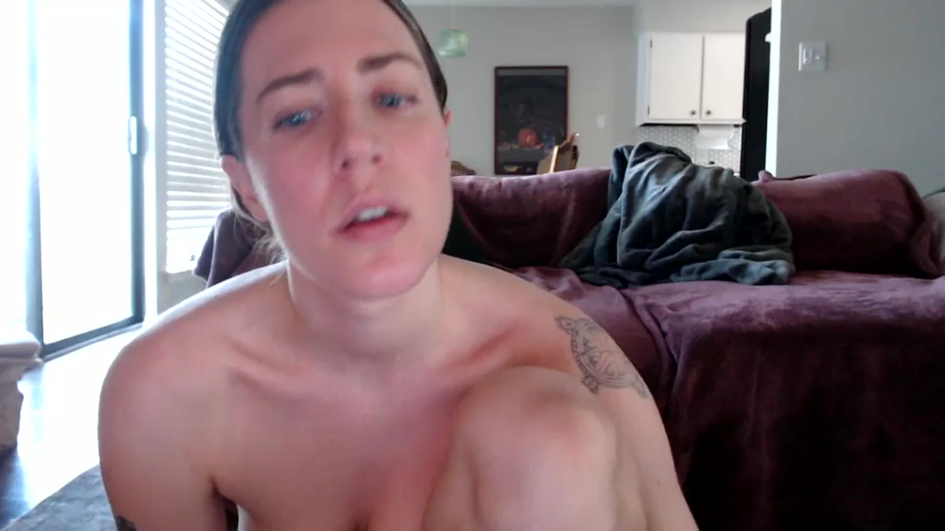 Gallery image thumbnail from Nicole_quinn's myfreecams stream on, 10/29/2024, 18:11 image 14 of 20
