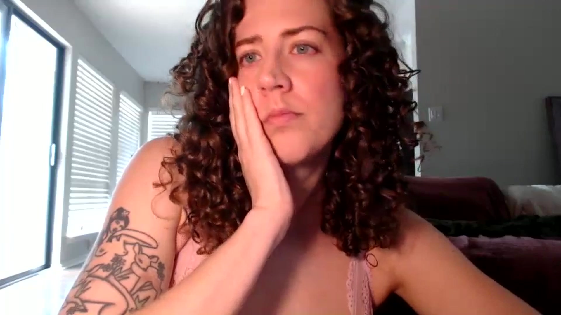 Gallery image thumbnail from Nicole_quinn's myfreecams stream on, 10/31/2024, 16:43 image 6 of 20