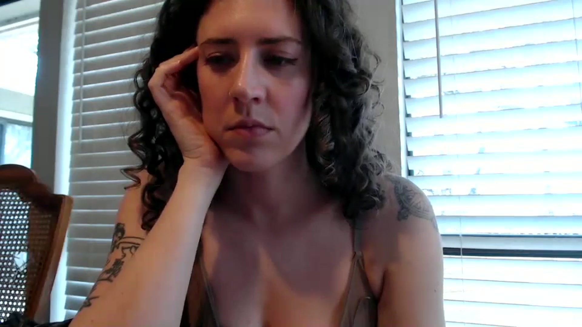 Gallery image thumbnail from Nicole_quinn's myfreecams stream on, 11/01/2024, 19:45 image 15 of 20
