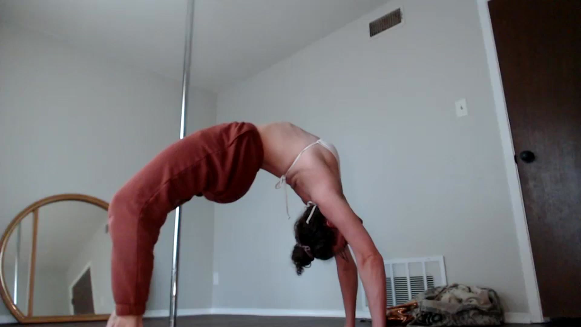 Gallery image thumbnail from Nicole_quinn's myfreecams stream on, 11/04/2024, 15:49 image 16 of 20