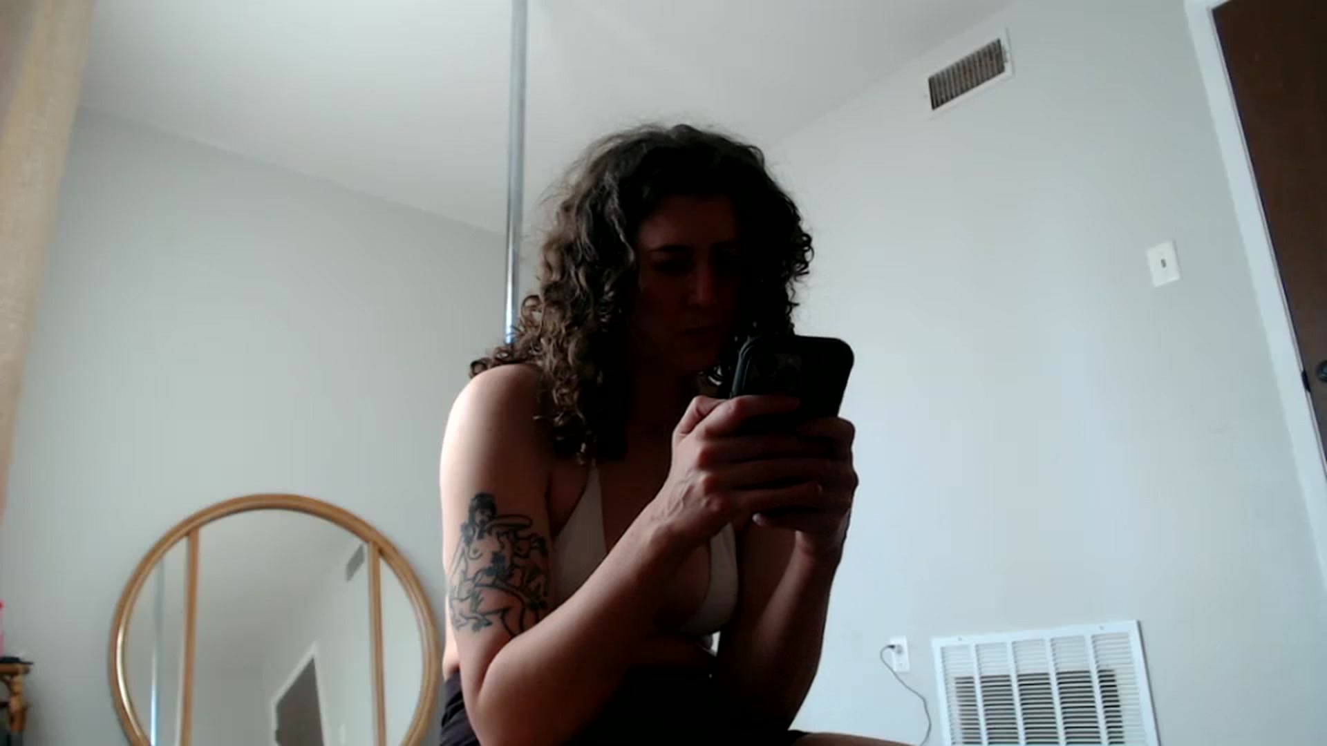 Gallery image thumbnail from Nicole_quinn's myfreecams stream on, 11/06/2024, 18:57 image 10 of 20