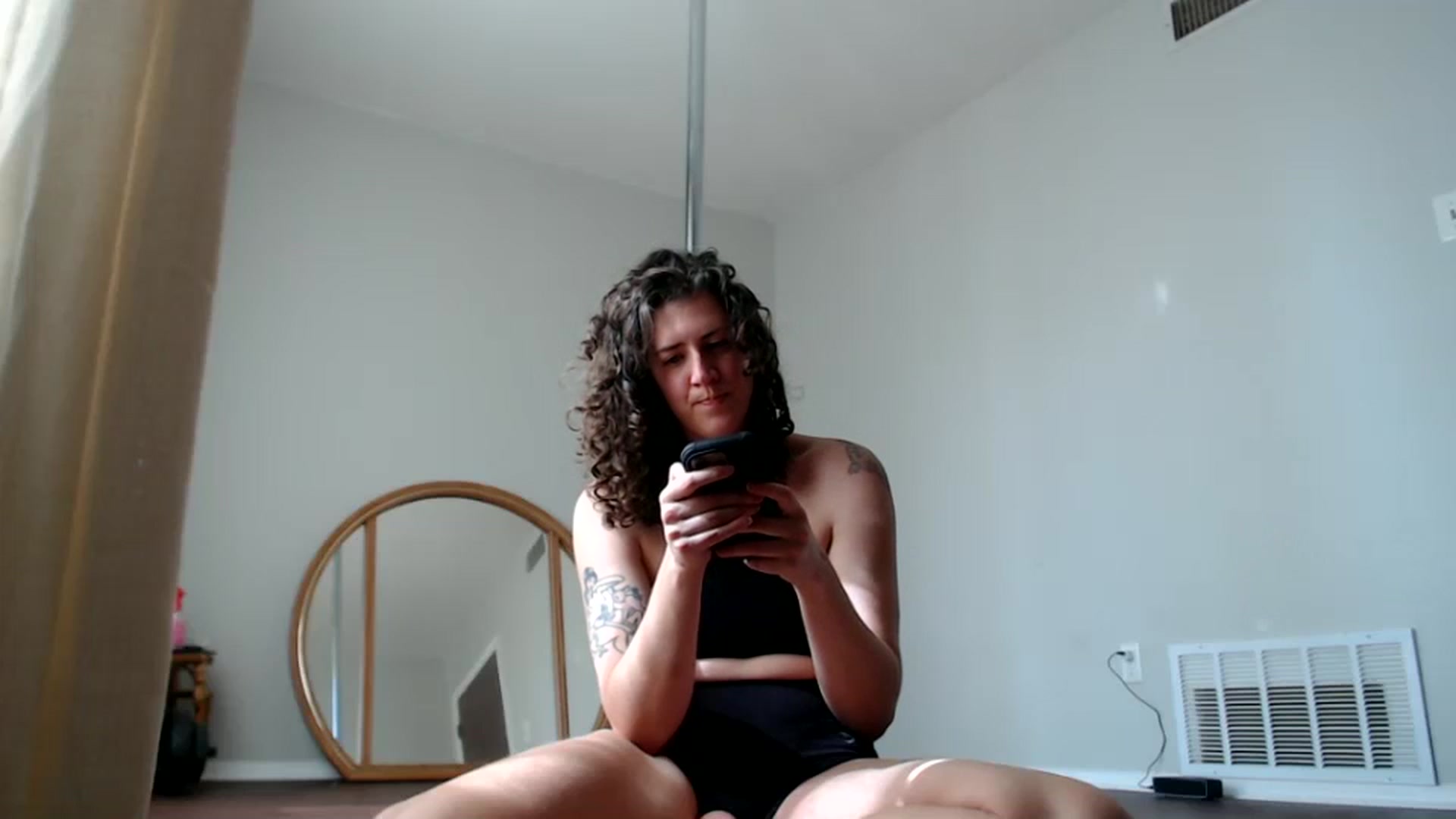 Gallery image thumbnail from Nicole_quinn's myfreecams stream on, 11/06/2024, 18:57 image 20 of 20