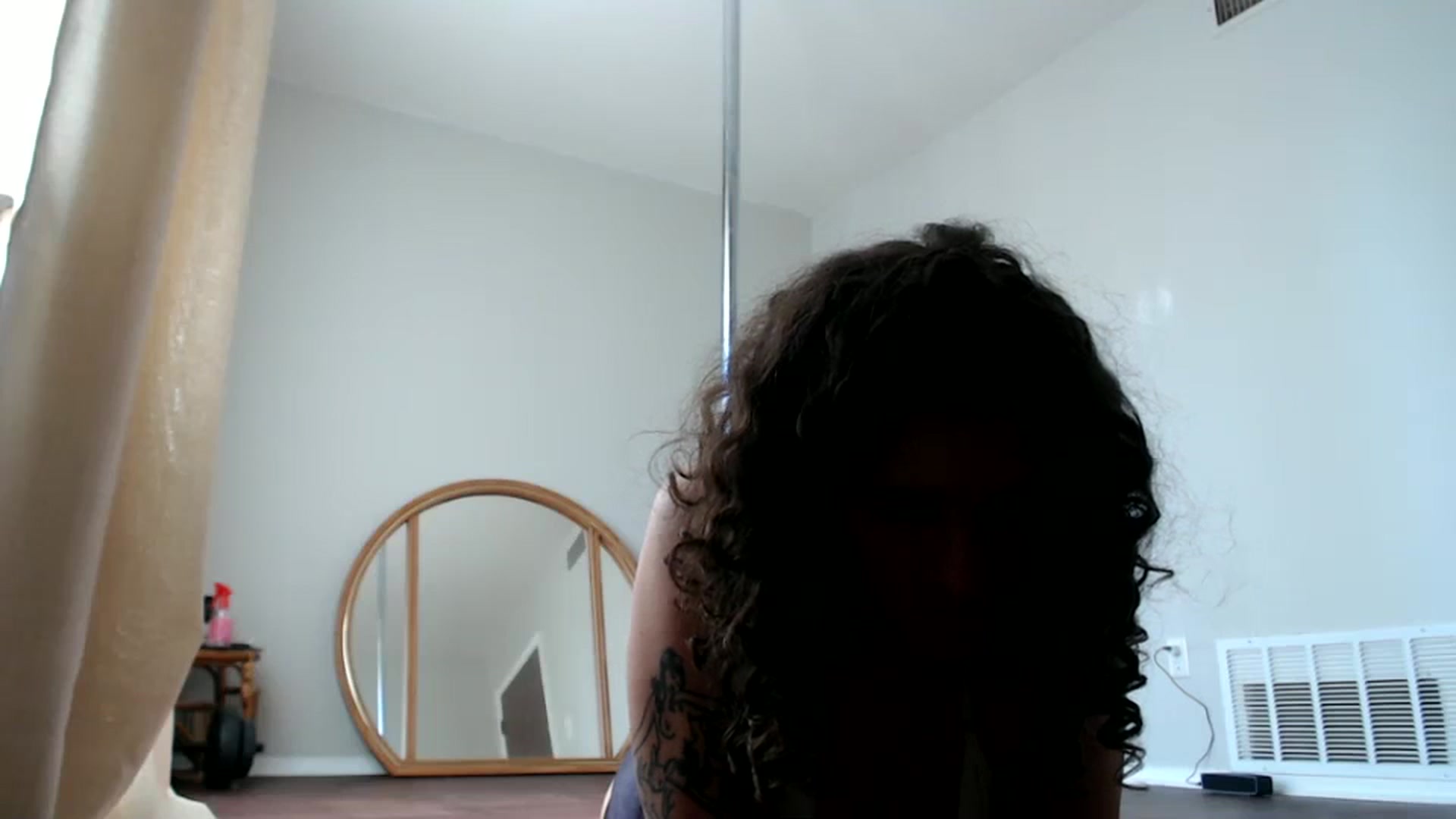 Gallery image thumbnail from Nicole_quinn's myfreecams stream on, 11/06/2024, 18:57 image 17 of 20