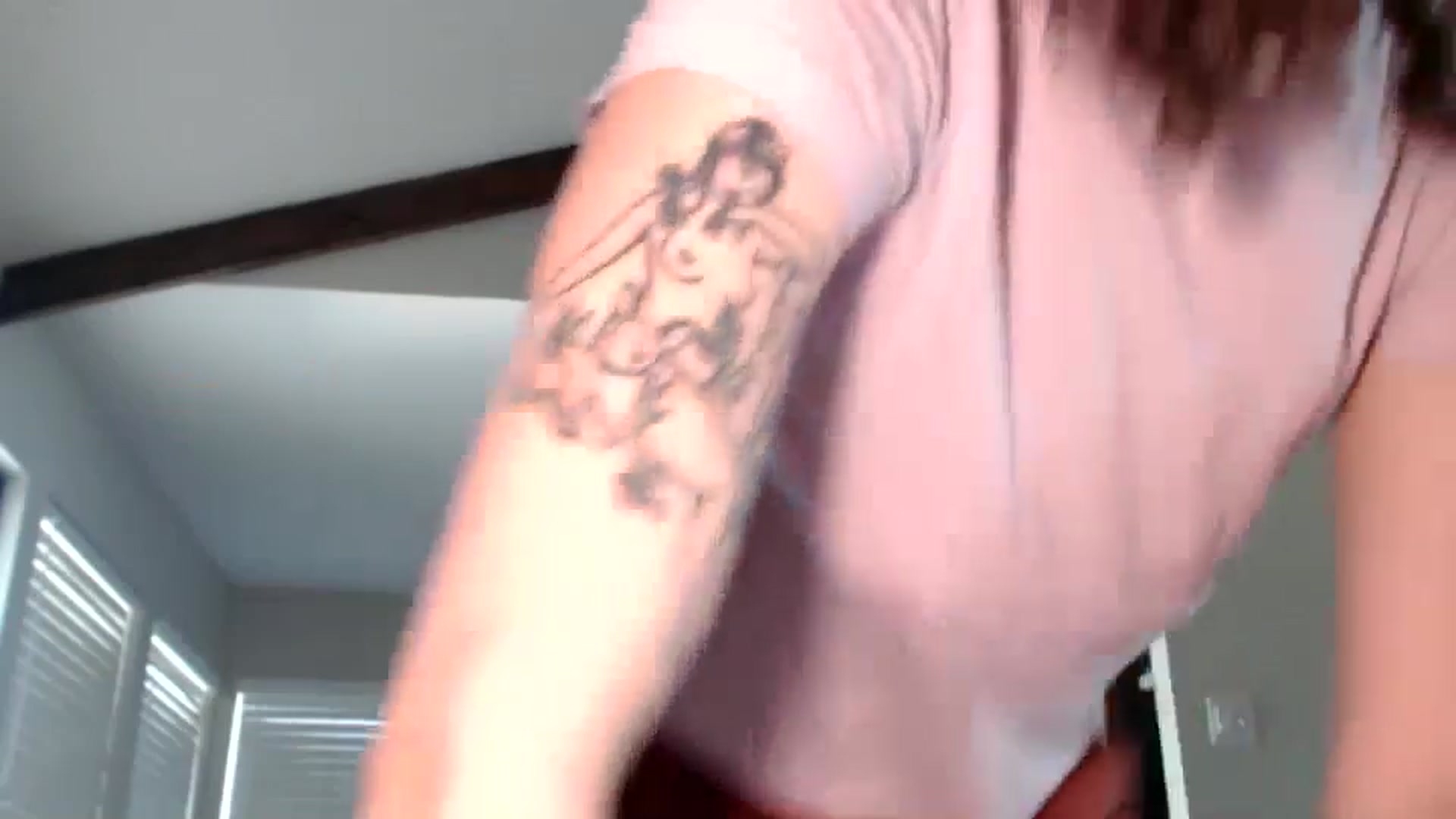 Gallery image thumbnail from Nicole_quinn's myfreecams stream on, 11/12/2024, 20:16 image 16 of 20