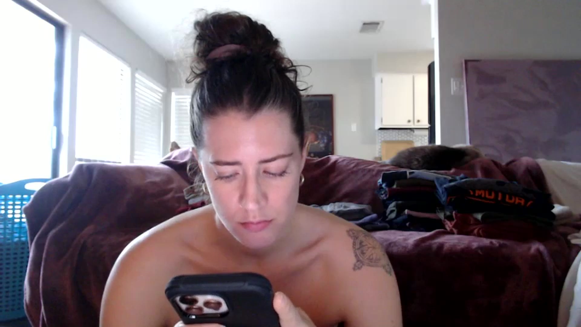 Gallery image thumbnail from Nicole_quinn's myfreecams stream on, 11/18/2024, 18:37 image 6 of 20