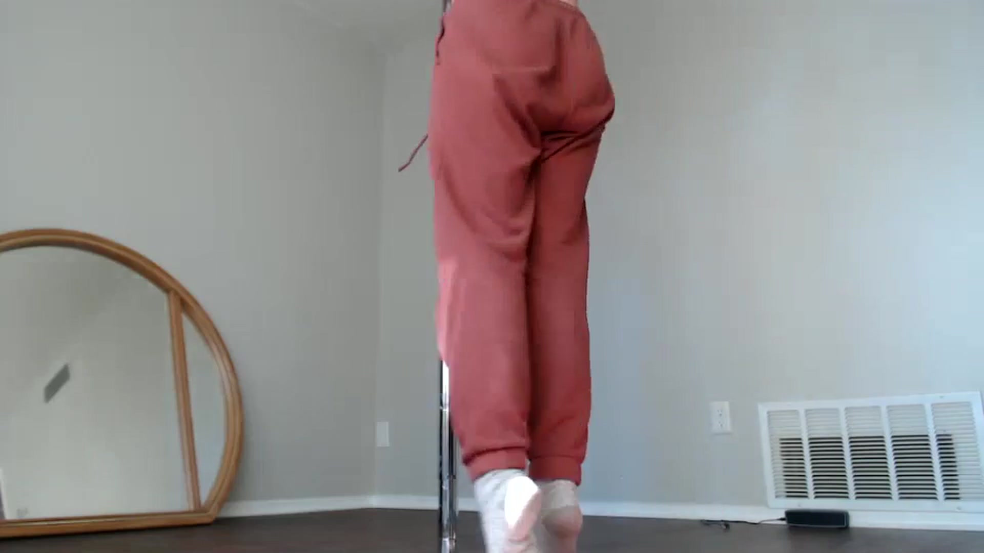 Gallery image thumbnail from Nicole_quinn's myfreecams stream on, 11/19/2024, 20:39 image 2 of 20