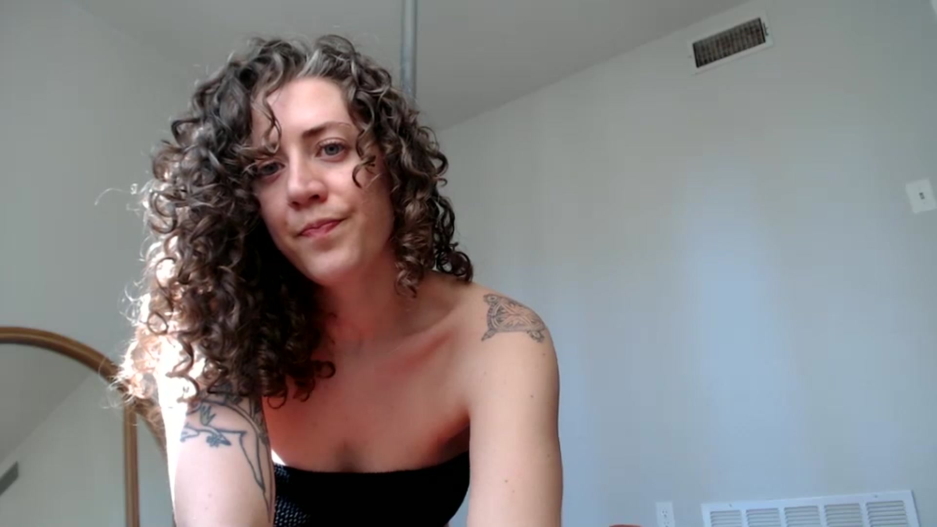 Gallery image thumbnail from Nicole_quinn's myfreecams stream on, 11/19/2024, 20:39 image 8 of 20