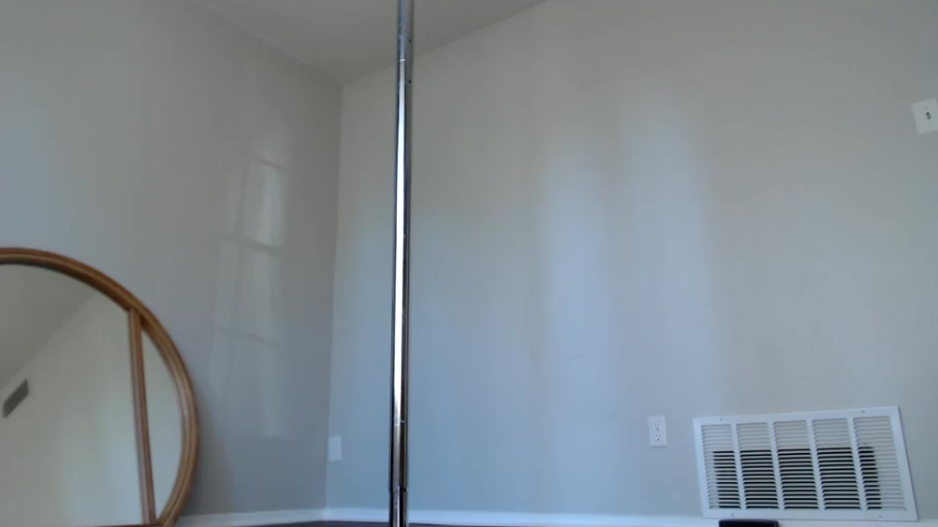 Gallery image thumbnail from Nicole_quinn's myfreecams stream on, 11/19/2024, 20:39 image 15 of 20