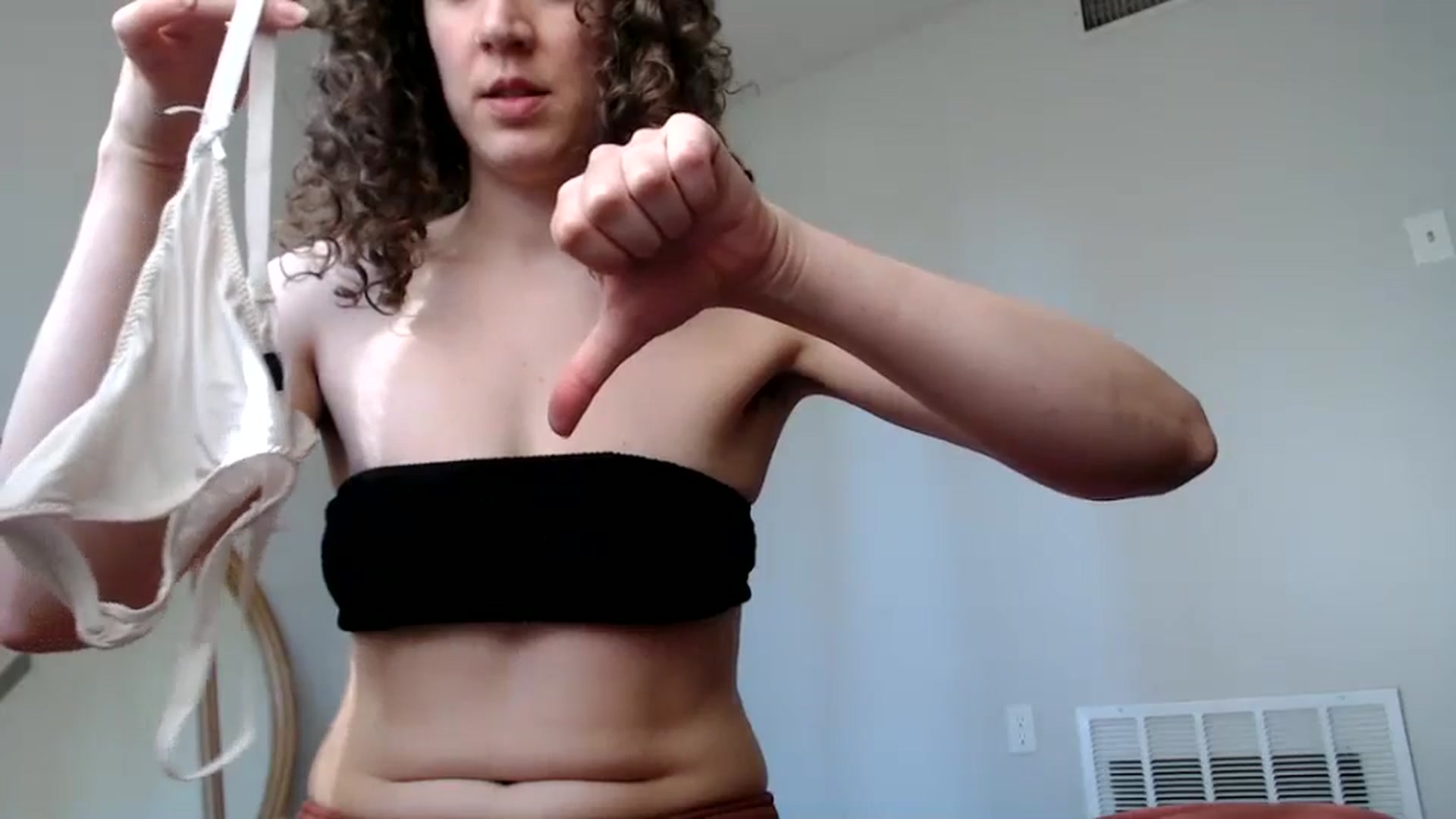 Gallery image thumbnail from Nicole_quinn's myfreecams stream on, 11/19/2024, 20:39 image 10 of 20