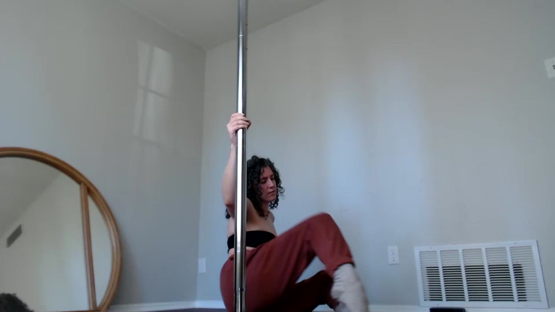 Gallery image thumbnail from Nicole_quinn's myfreecams stream on, 11/19/2024, 20:39 image 17 of 20