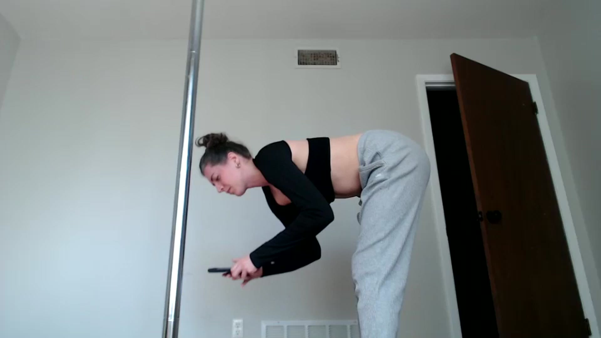 Gallery image thumbnail from Nicole_quinn's myfreecams stream on, 11/22/2024, 17:48 image 10 of 20