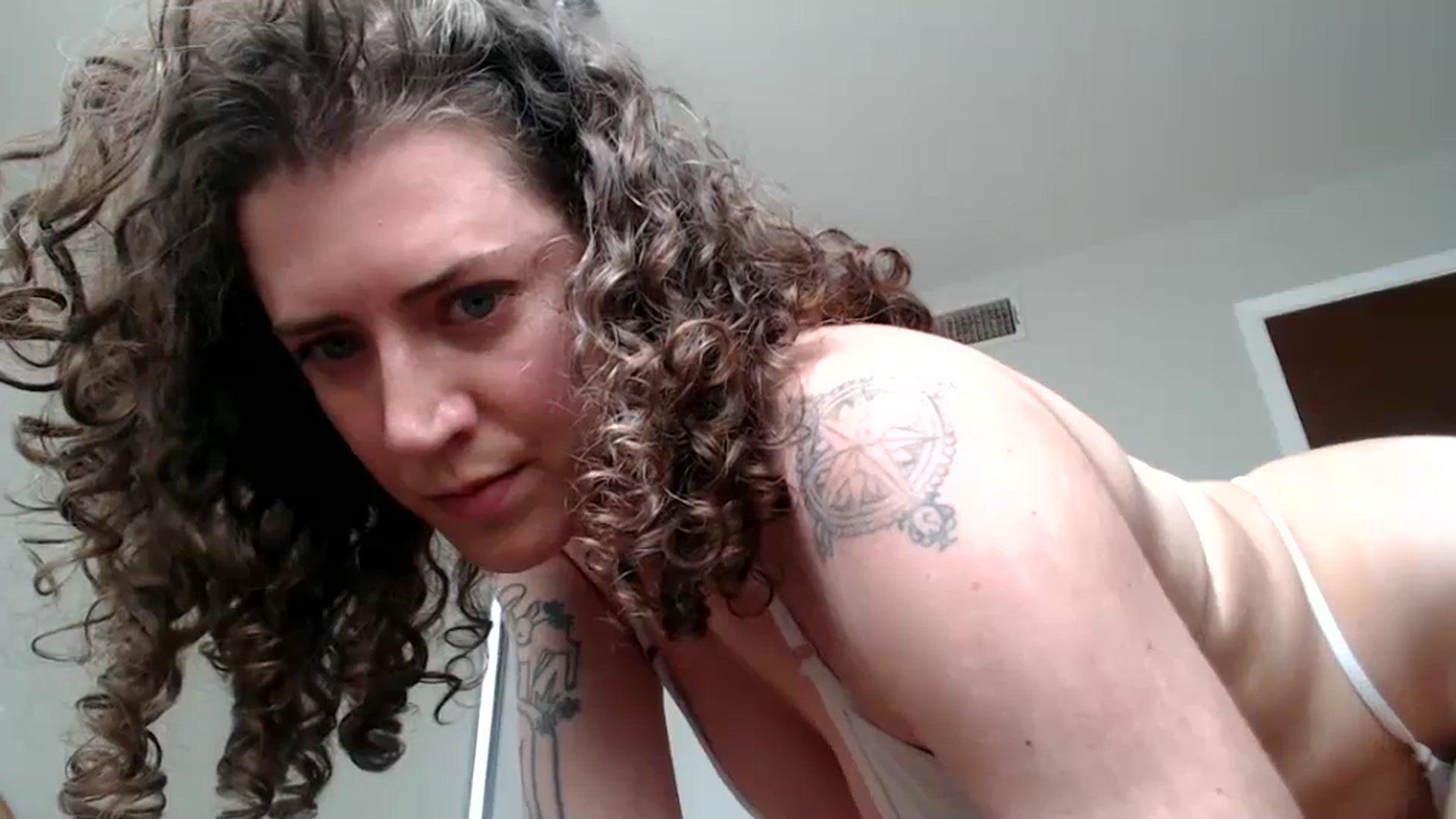 Gallery image thumbnail from Nicole_quinn's myfreecams stream on, 11/25/2024, 19:09 image 16 of 20