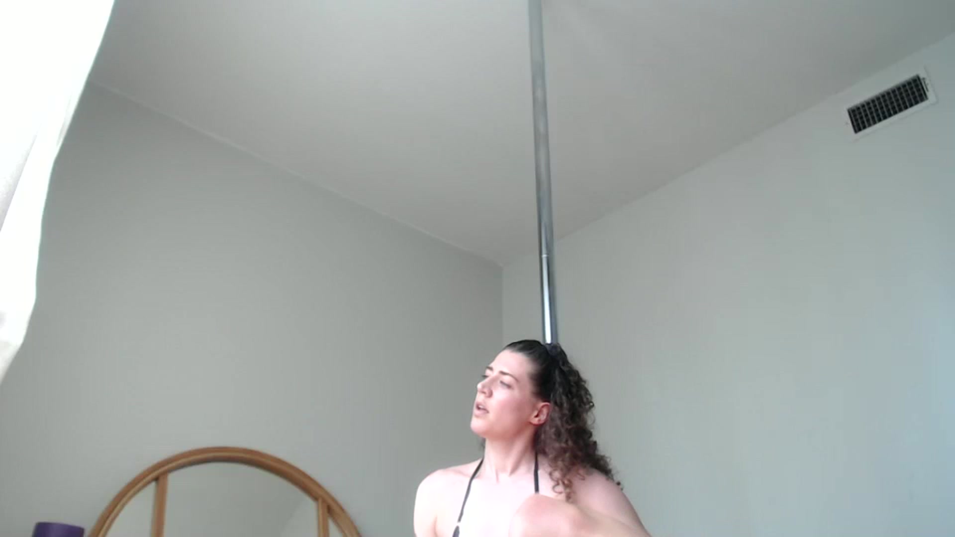 Gallery image thumbnail from Nicole_quinn's myfreecams stream on, 11/26/2024, 18:20 image 15 of 20