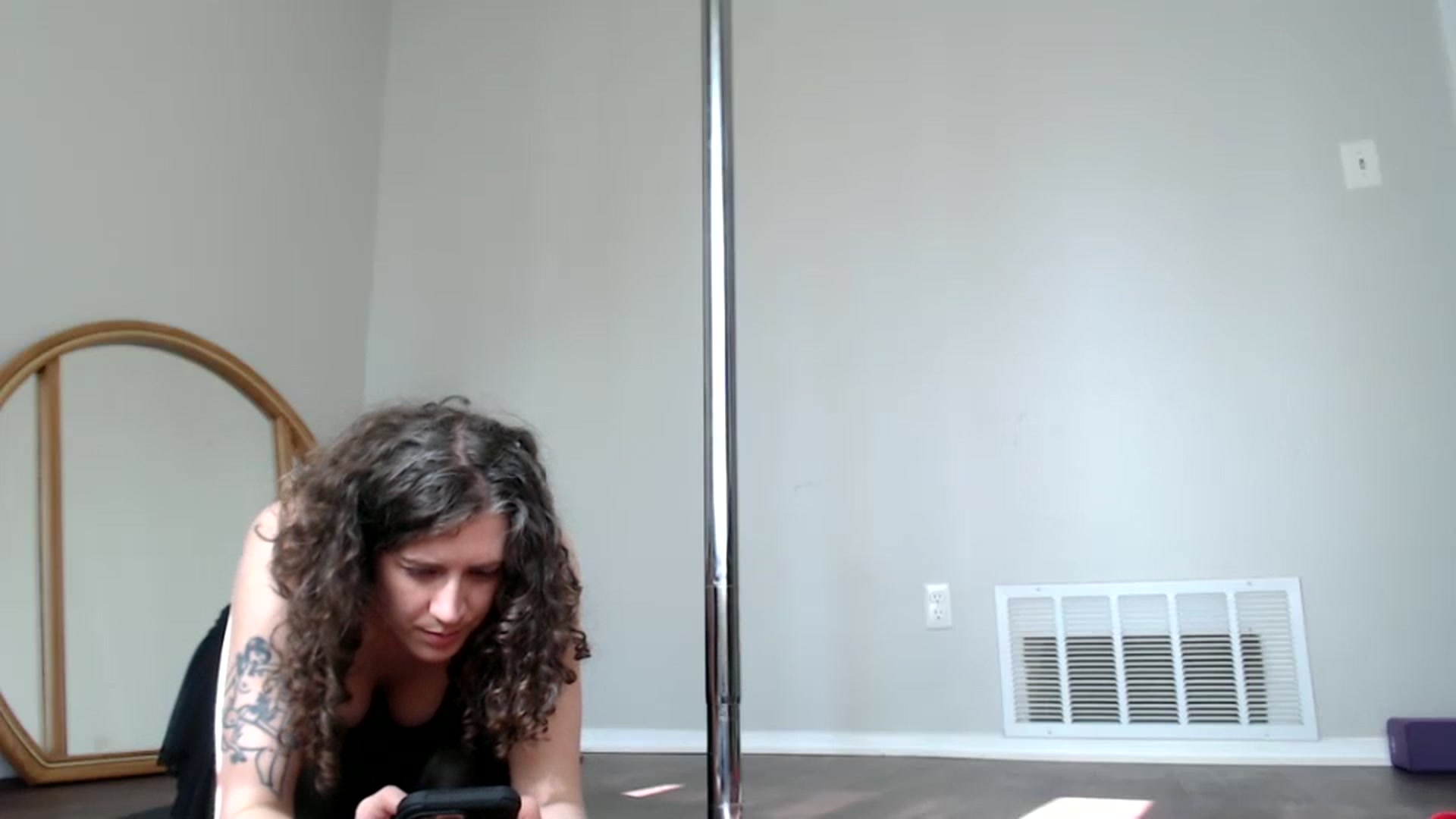 Gallery image thumbnail from Nicole_quinn's myfreecams stream on, 12/16/2024, 20:46 image 10 of 20