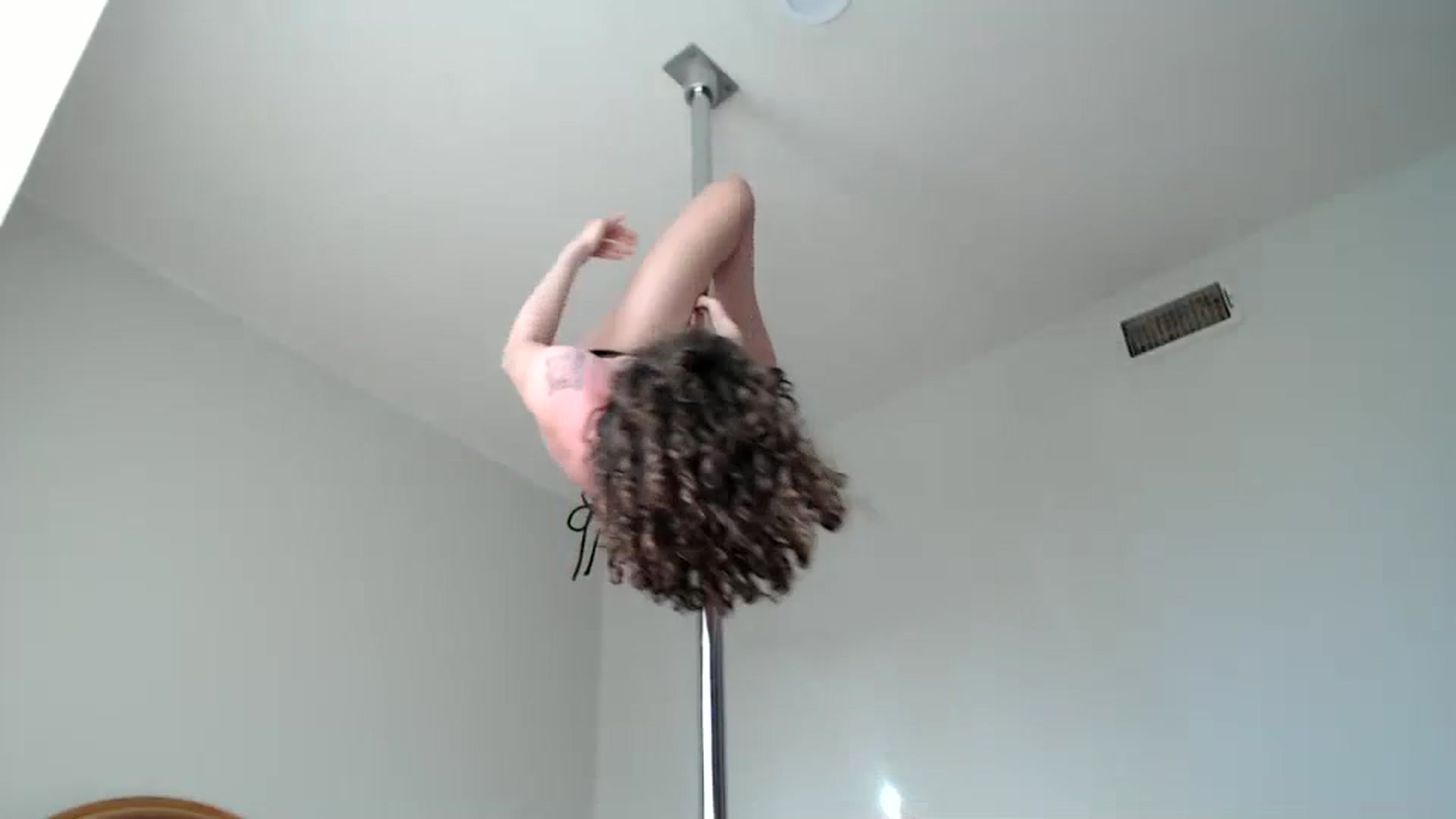 Gallery image thumbnail from Nicole_quinn's myfreecams stream on, 12/31/2024, 17:54 image 13 of 20