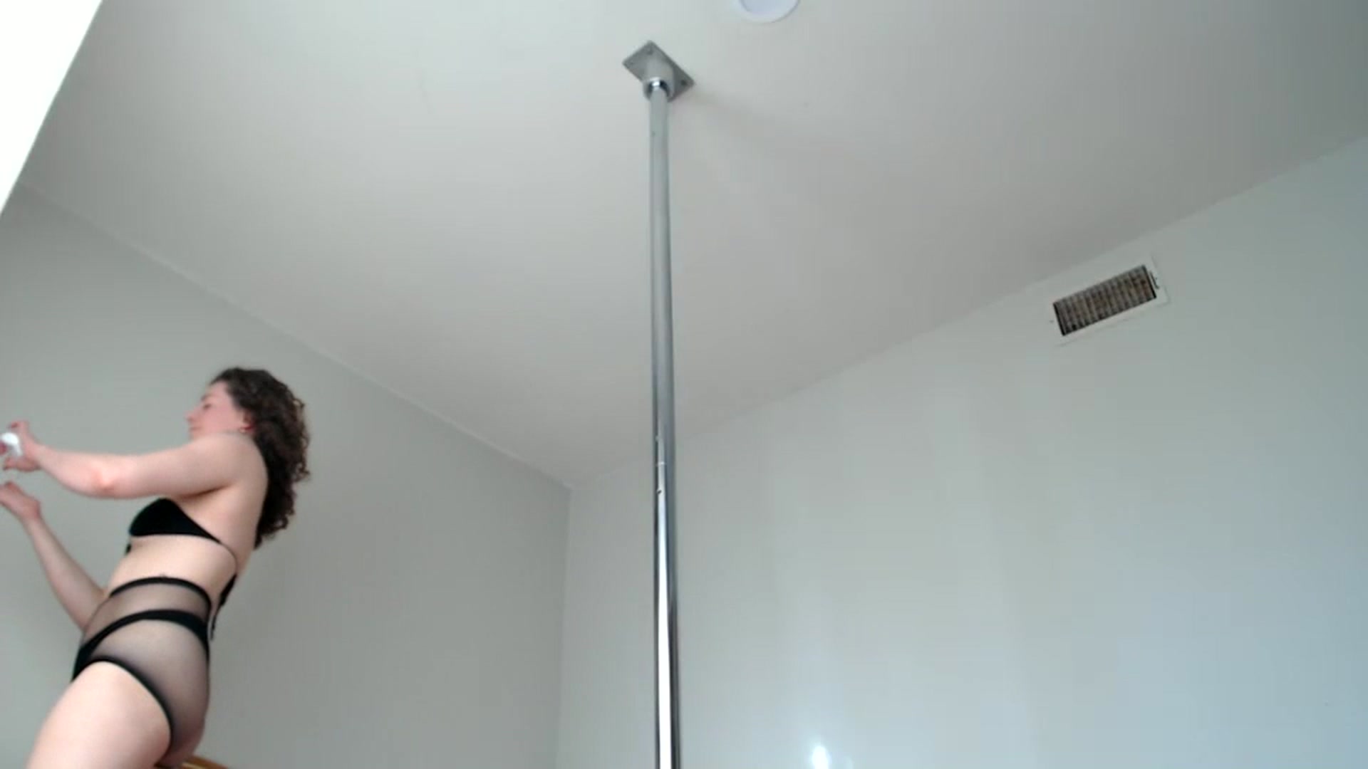 Gallery image thumbnail from Nicole_quinn's myfreecams stream on, 12/31/2024, 17:54 image 10 of 20