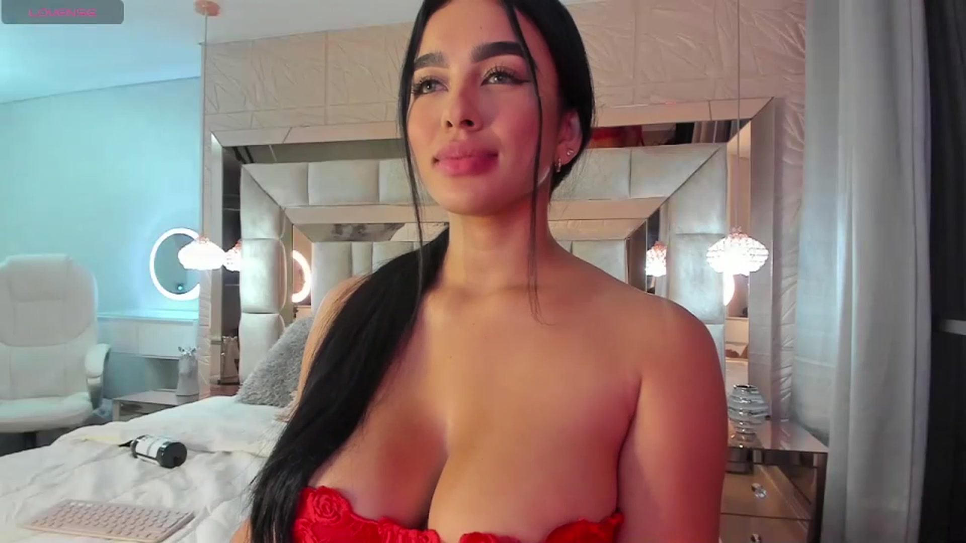 Gallery image thumbnail from Nicole_stormy's myfreecams stream on, 11/22/2023, 03:31 image 5 of 20
