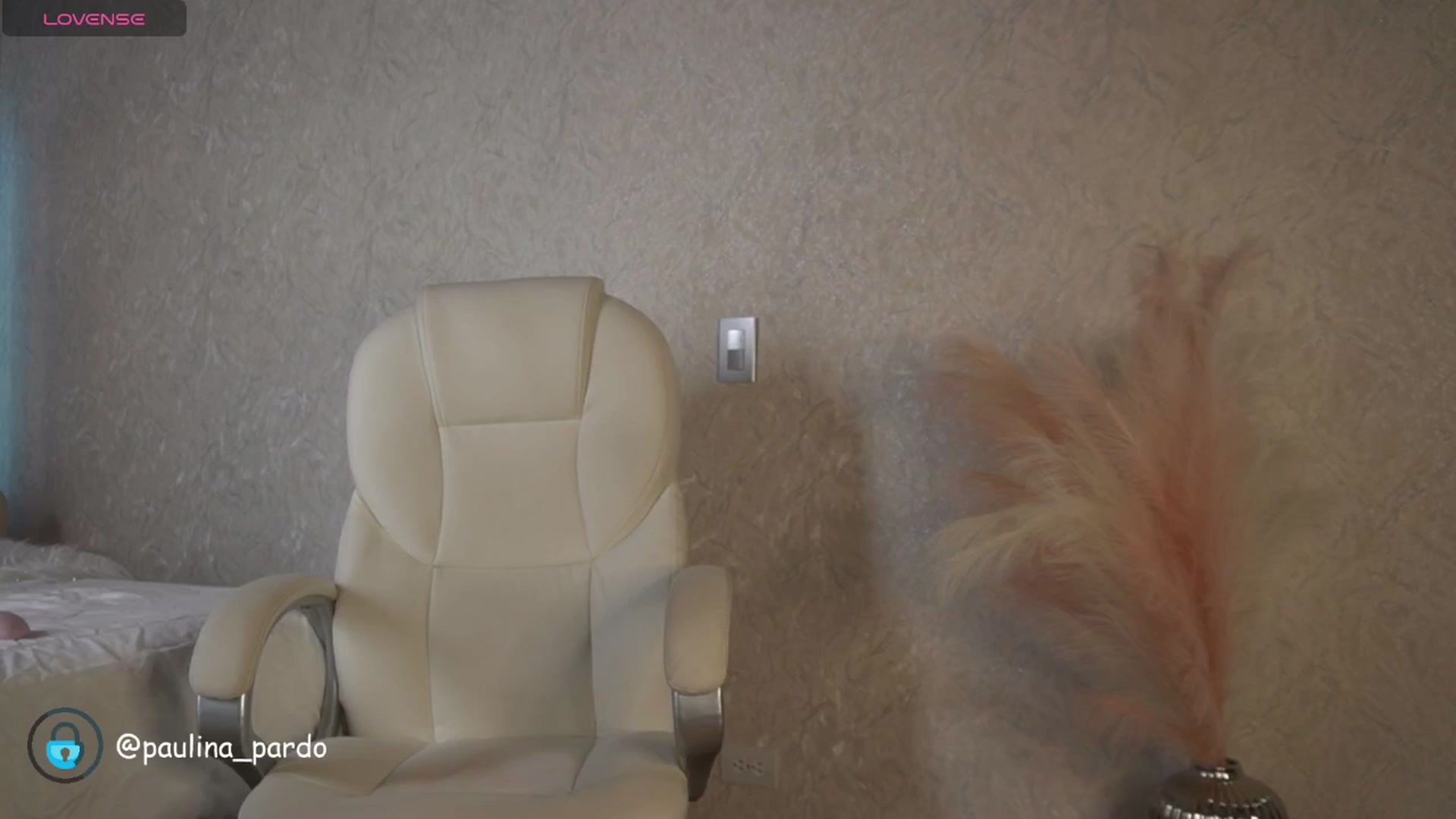 Gallery image thumbnail from Nicole_stormy's myfreecams stream on, 10/27/2024, 18:52 image 6 of 20