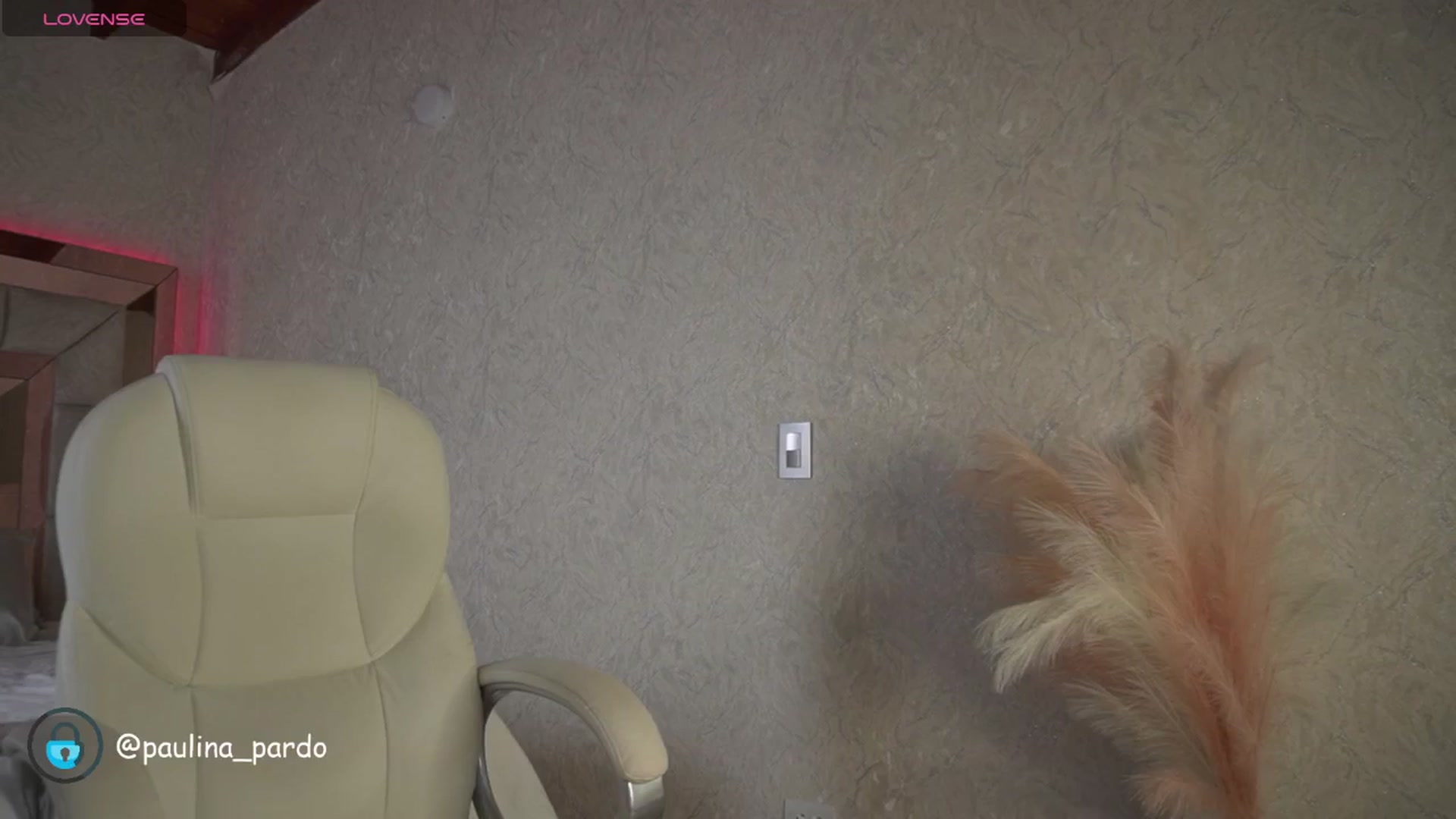 Gallery image thumbnail from Nicole_stormy's myfreecams stream on, 10/29/2024, 19:25 image 12 of 20