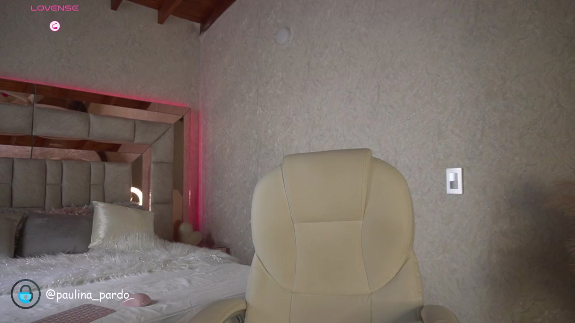 Gallery image thumbnail from Nicole_stormy's myfreecams stream on, 10/30/2024, 15:17 image 10 of 20