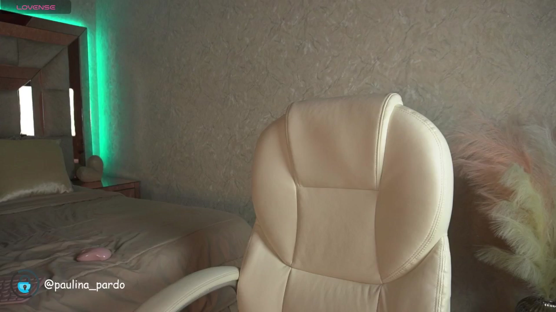 Gallery image thumbnail from Nicole_stormy's myfreecams stream on, 11/20/2024, 24:07 image 19 of 20