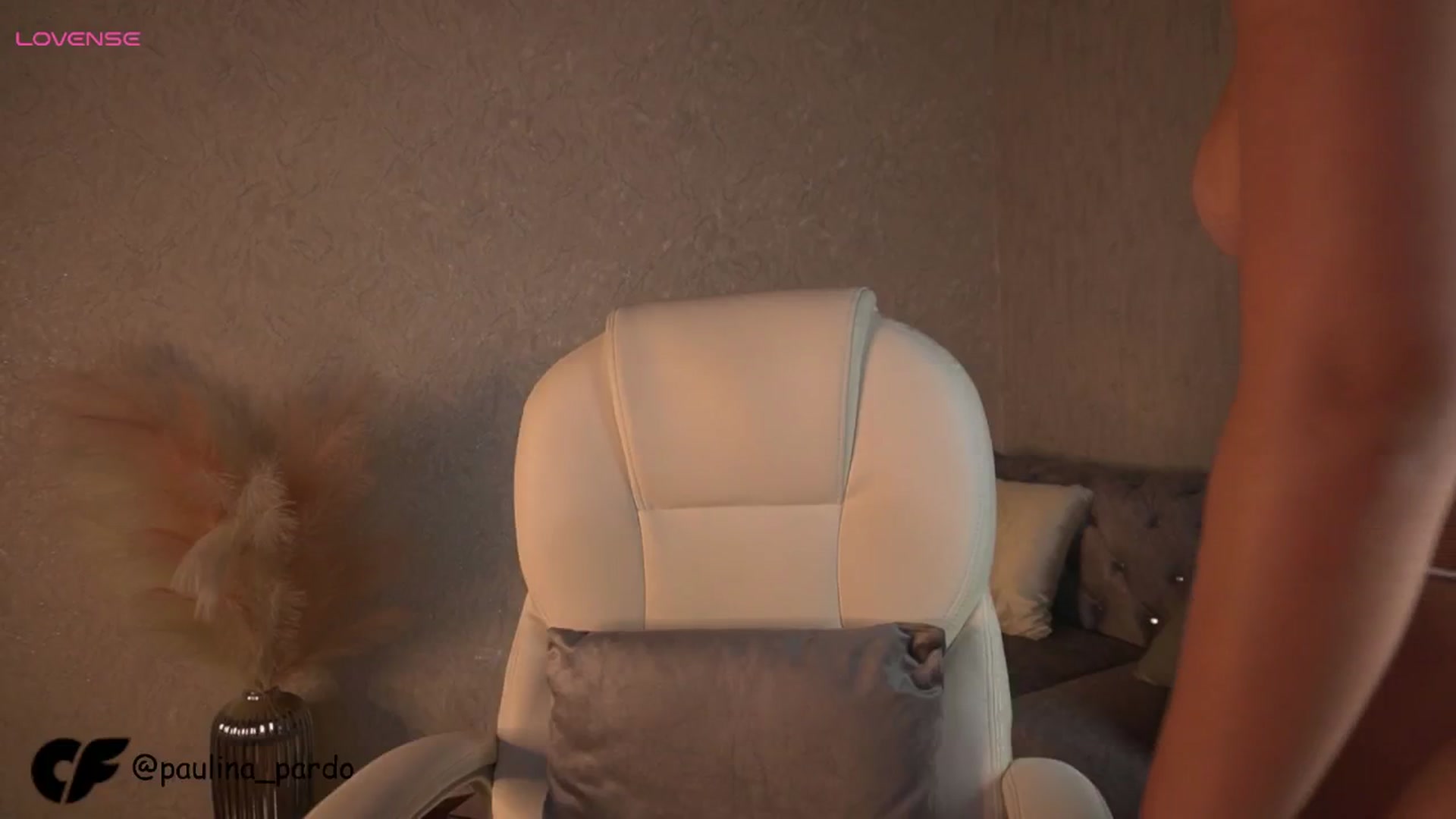 Gallery image thumbnail from Nicole_stormy's myfreecams stream on, 04/08/2025, 24:01 image 15 of 20