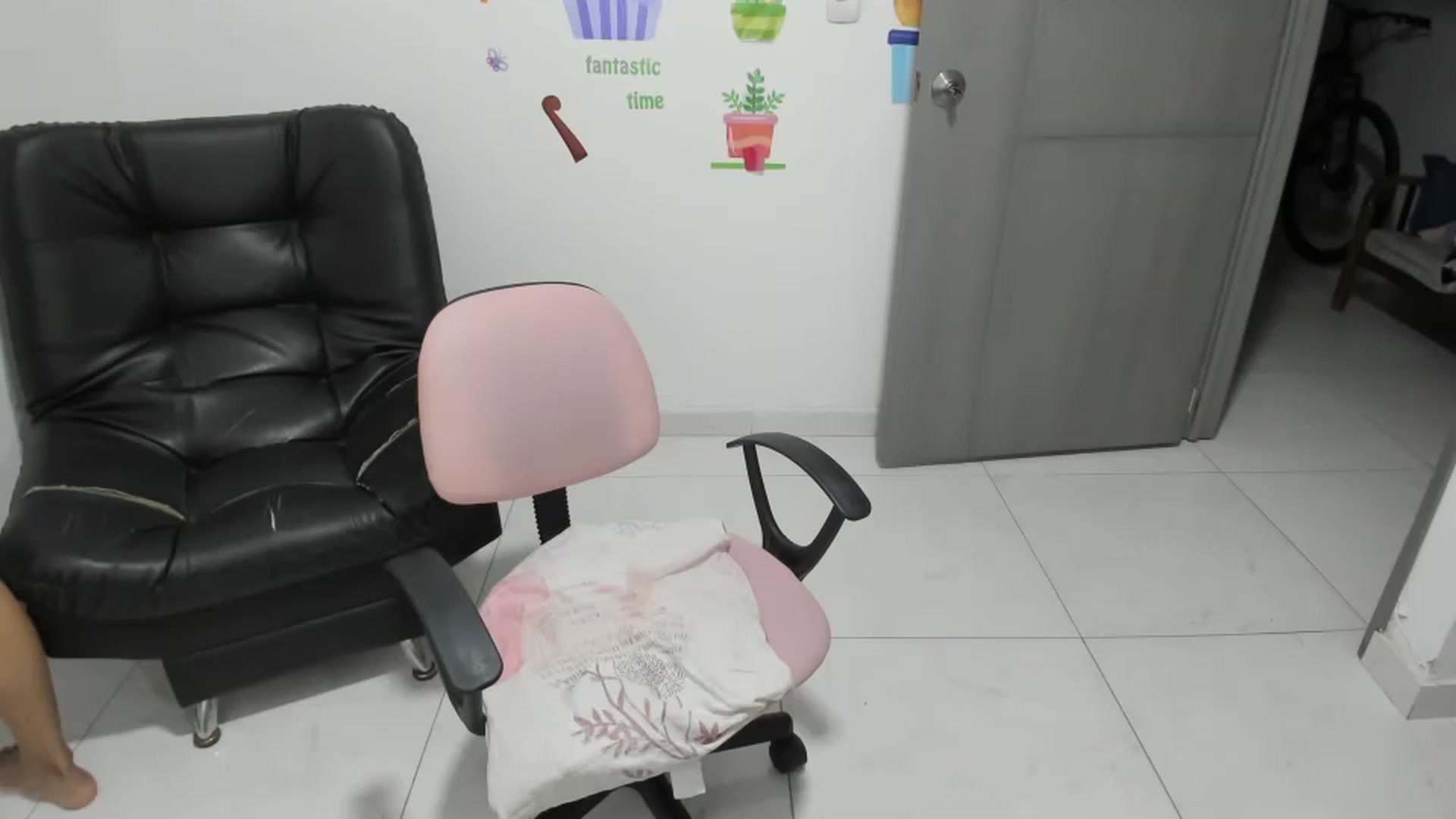 Gallery image thumbnail from Nicoledavis's myfreecams stream on, 06/18/2024, 07:36 image 1 of 20