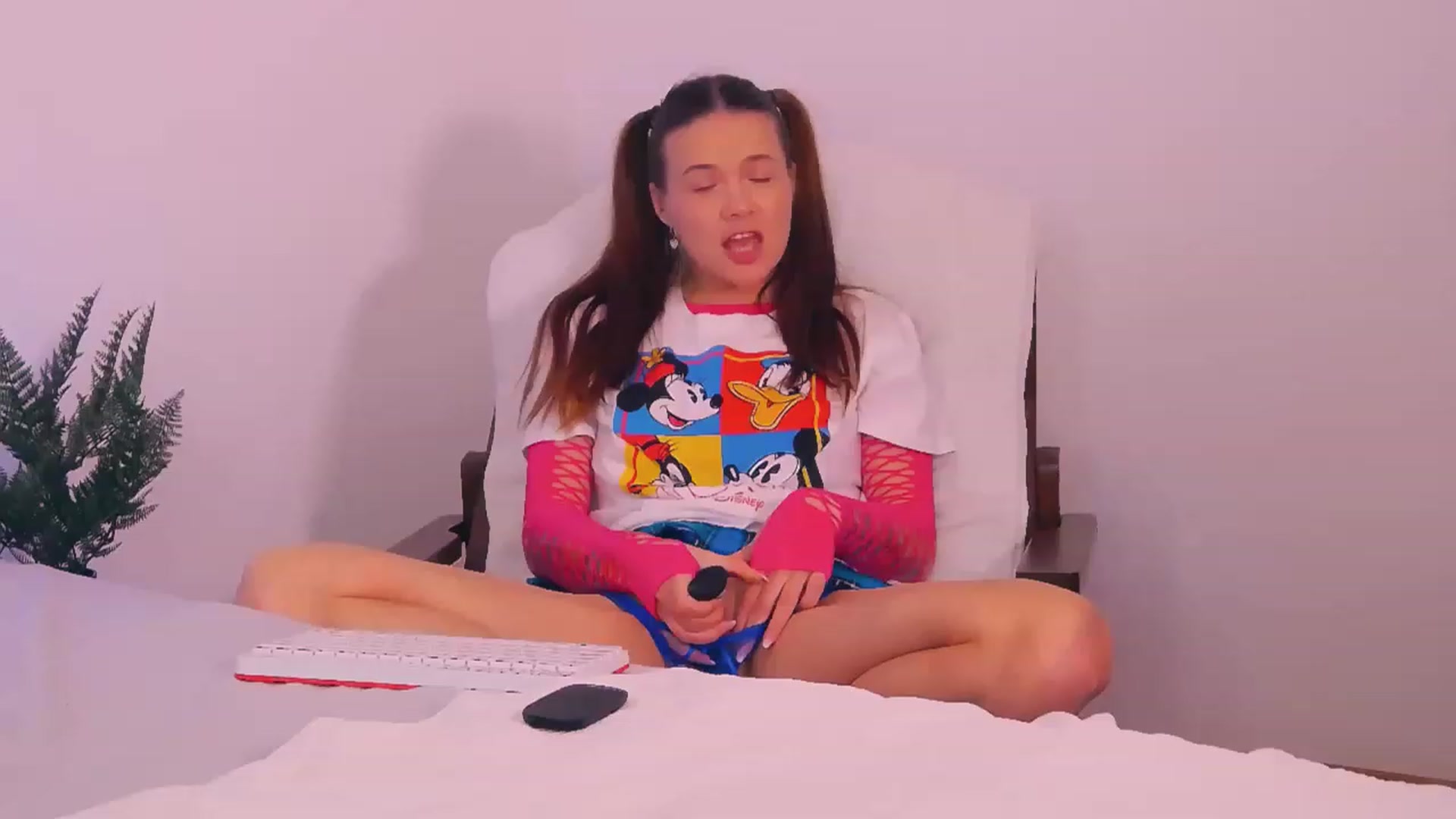 Gallery image thumbnail from Nicolett3X's myfreecams stream on, 02/07/2023, 10:23 image 1 of 20