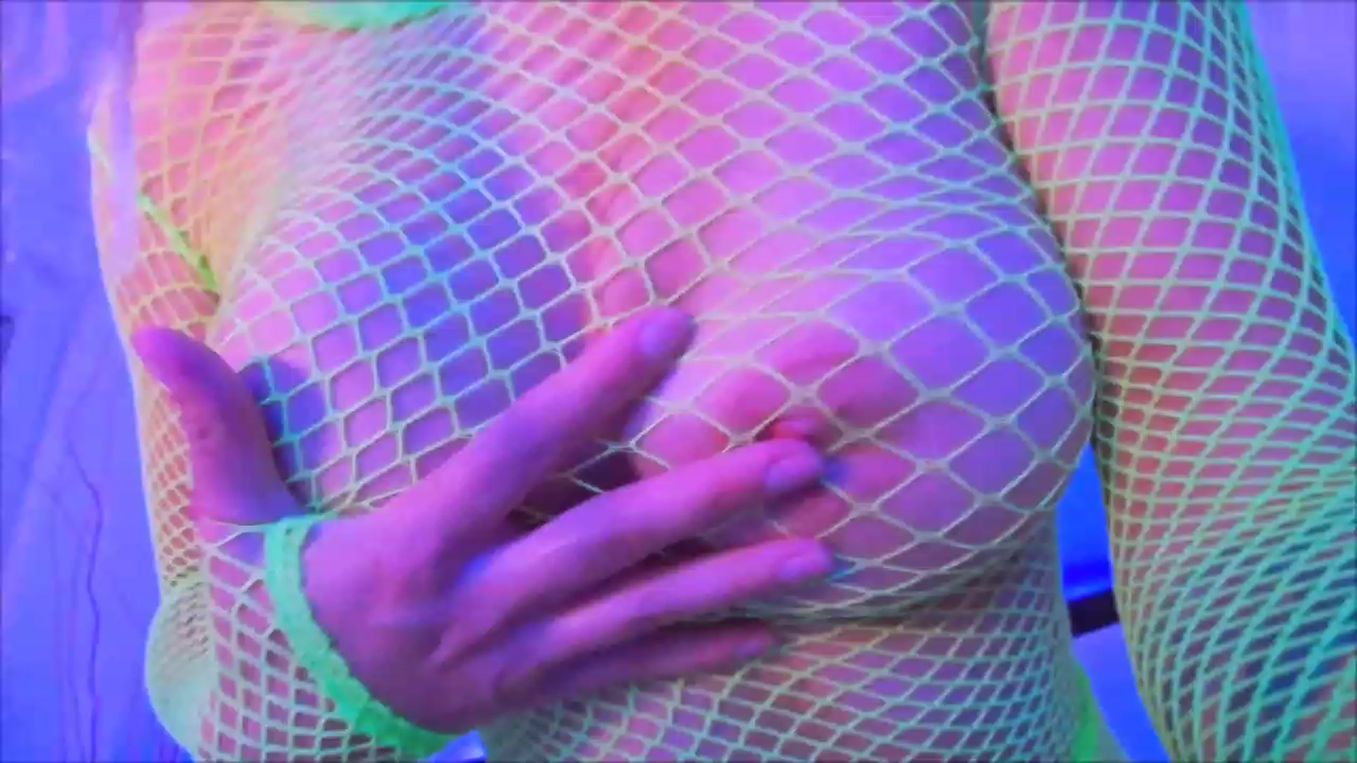 Gallery image thumbnail from Nicolett3X's myfreecams stream on, 05/26/2023, 12:33 image 17 of 20