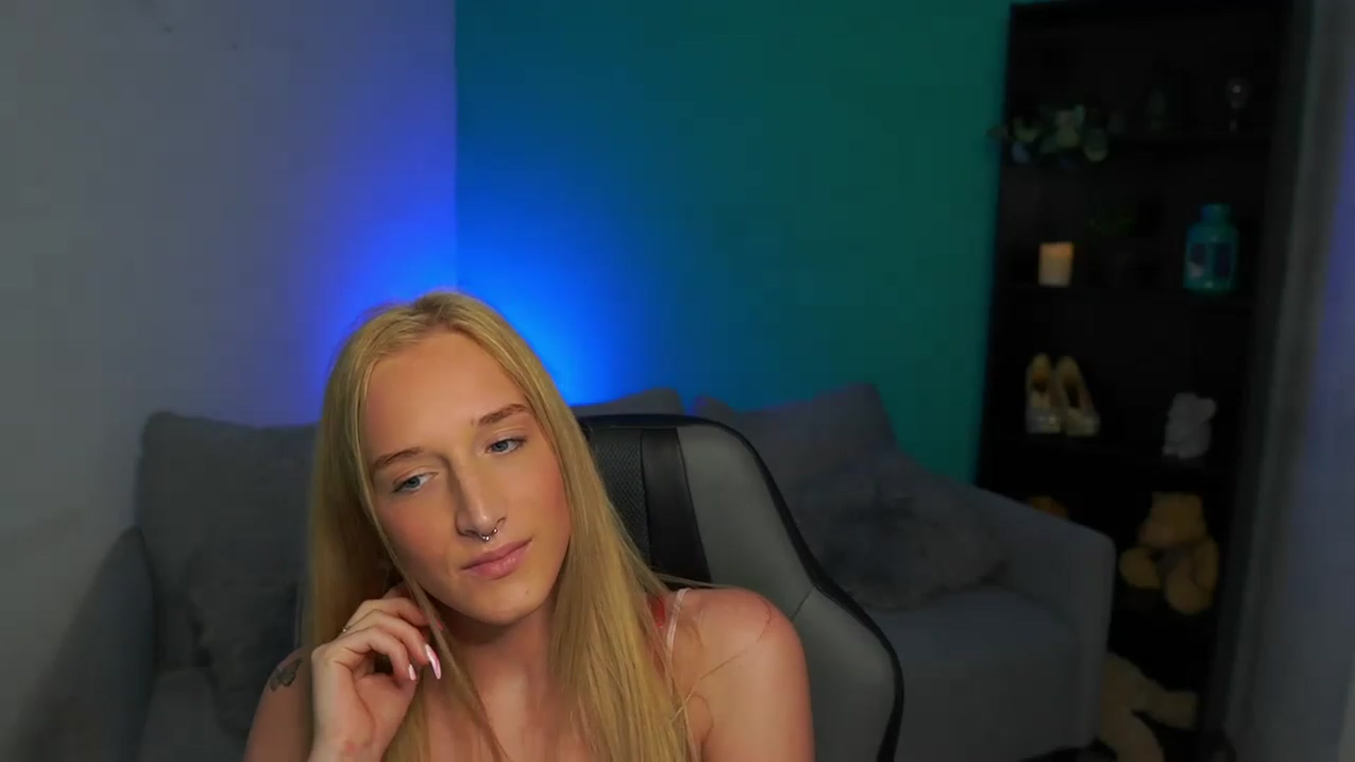 Gallery image thumbnail from NicoletteShea's myfreecams stream on, 03/16/2023, 19:03 image 8 of 20