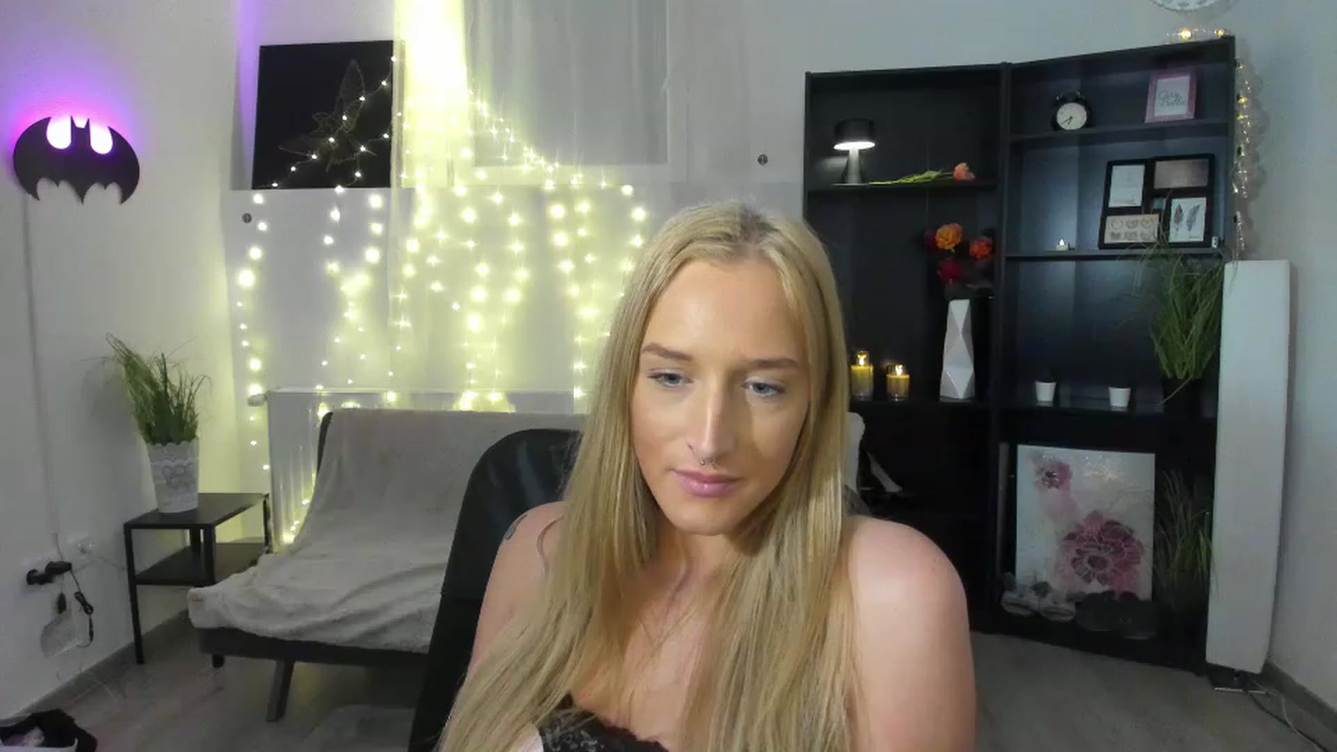 Gallery image thumbnail from NicoletteShea's myfreecams stream on, 03/17/2023, 11:09 image 4 of 20