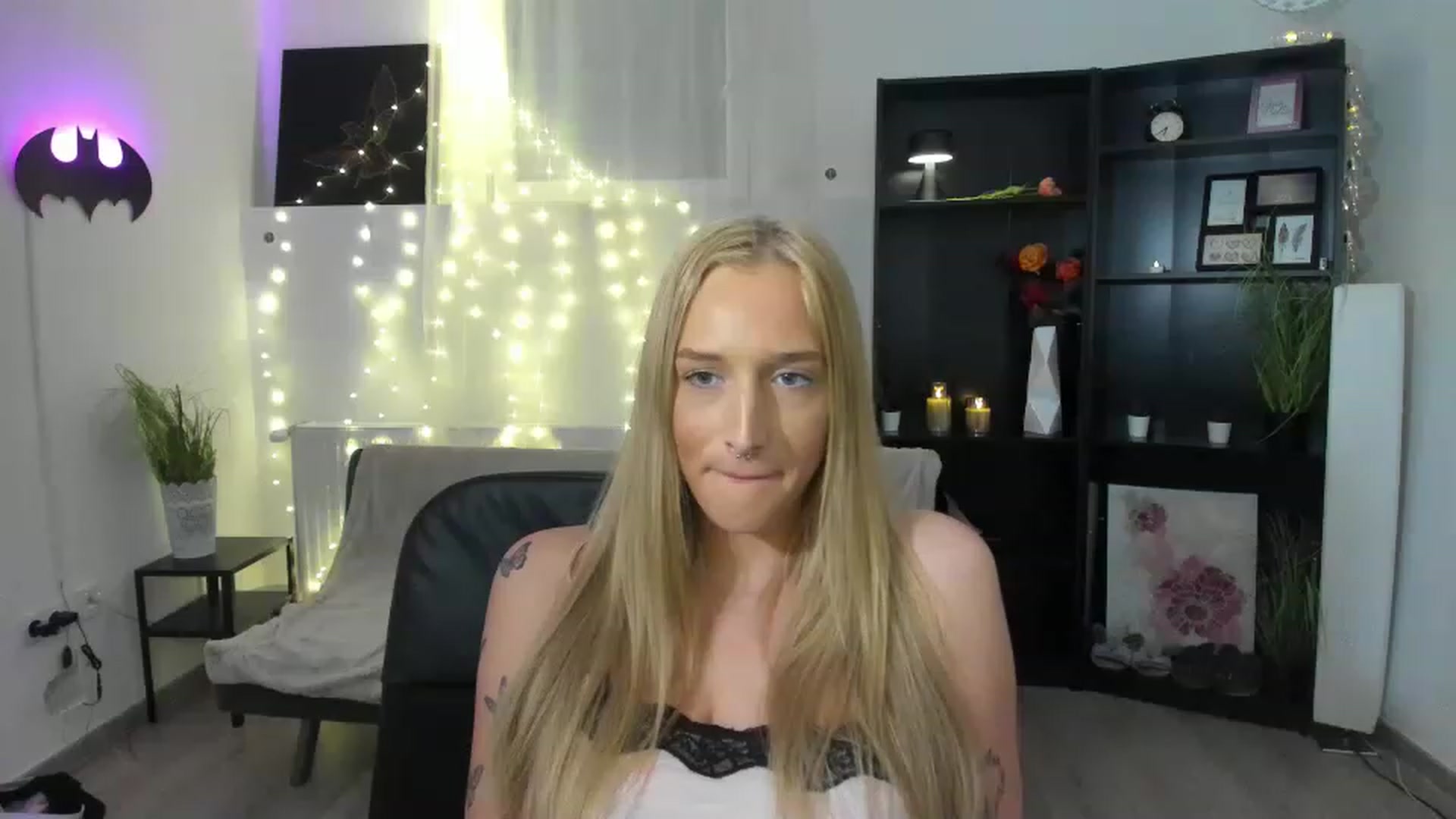 Gallery image thumbnail from NicoletteShea's myfreecams stream on, 03/17/2023, 11:09 image 18 of 20