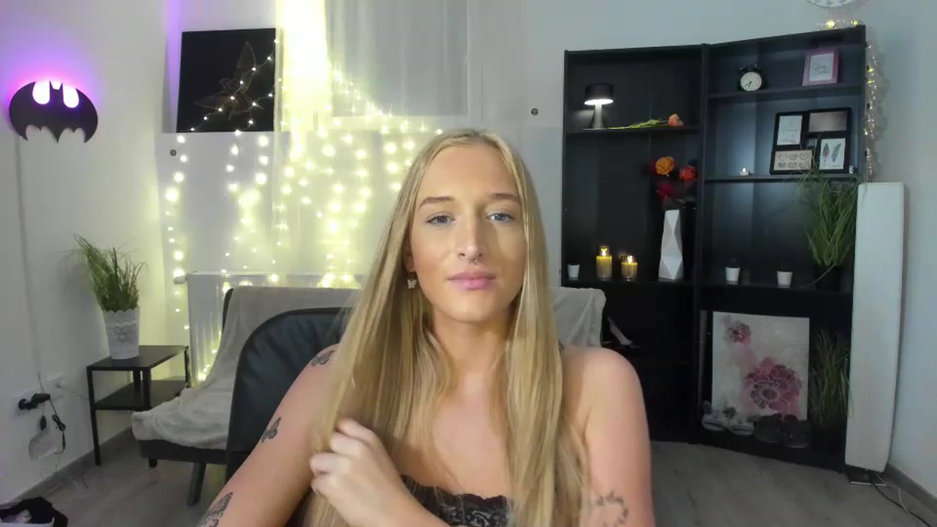 Gallery image thumbnail from NicoletteShea's myfreecams stream on, 03/17/2023, 11:09 image 16 of 20