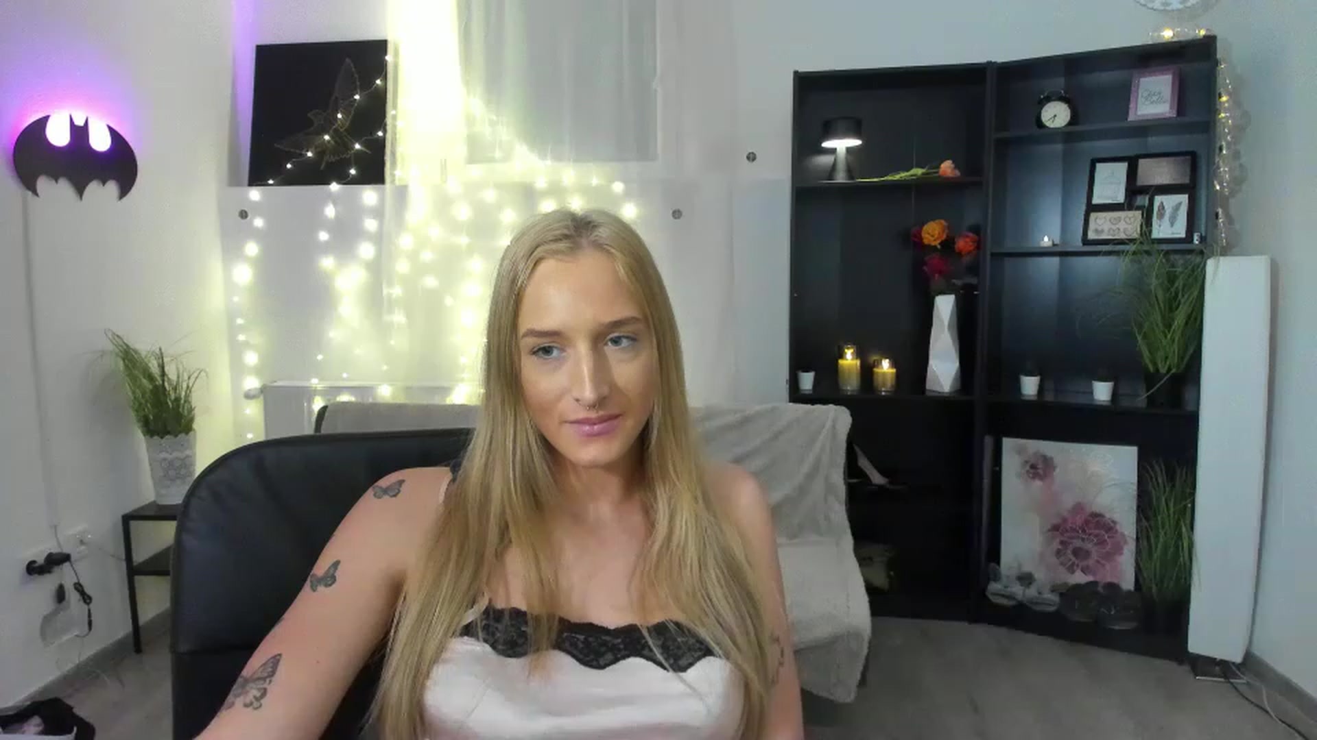 Gallery image thumbnail from NicoletteShea's myfreecams stream on, 03/17/2023, 11:09 image 2 of 20
