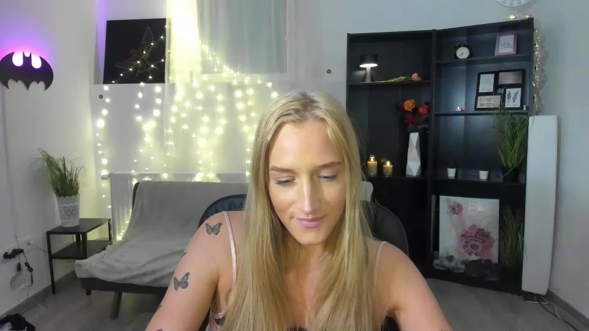 Gallery image thumbnail from NicoletteShea's myfreecams stream on, 03/17/2023, 13:58 image 5 of 20