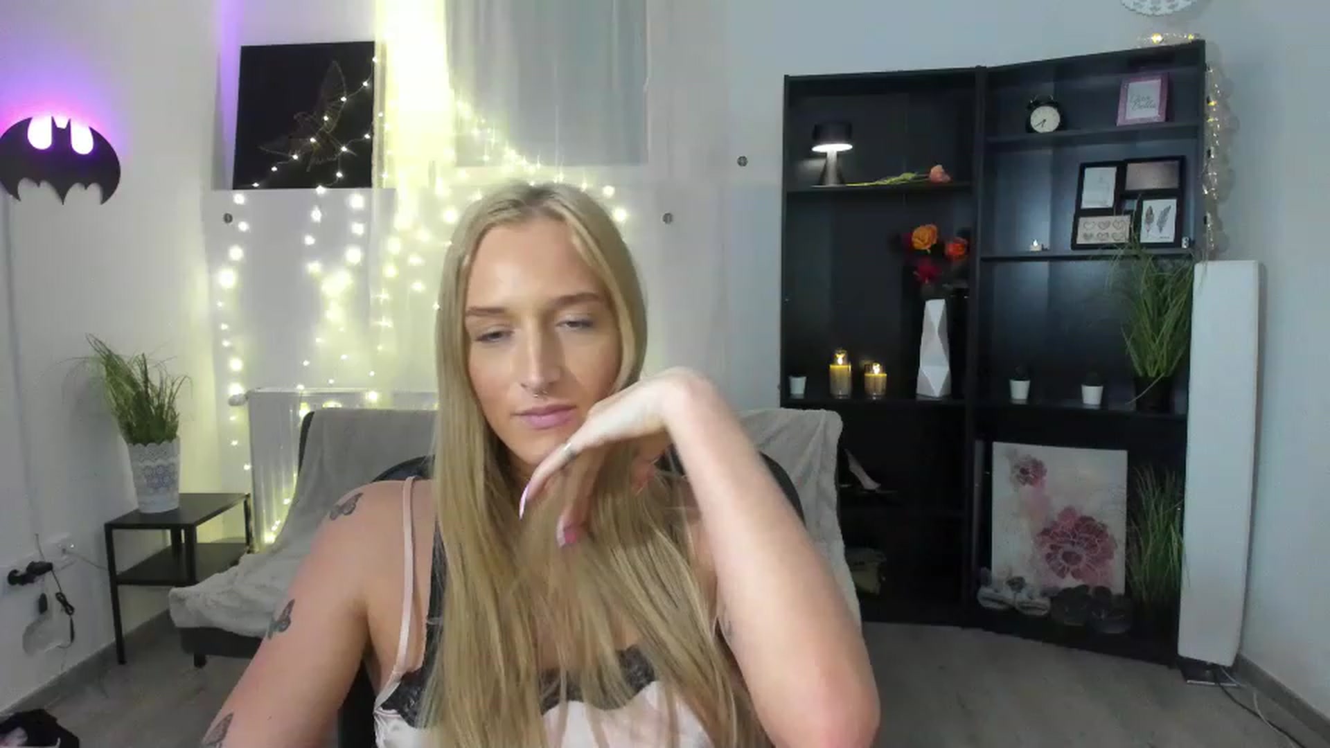 Gallery image thumbnail from NicoletteShea's myfreecams stream on, 03/17/2023, 13:58 image 14 of 20