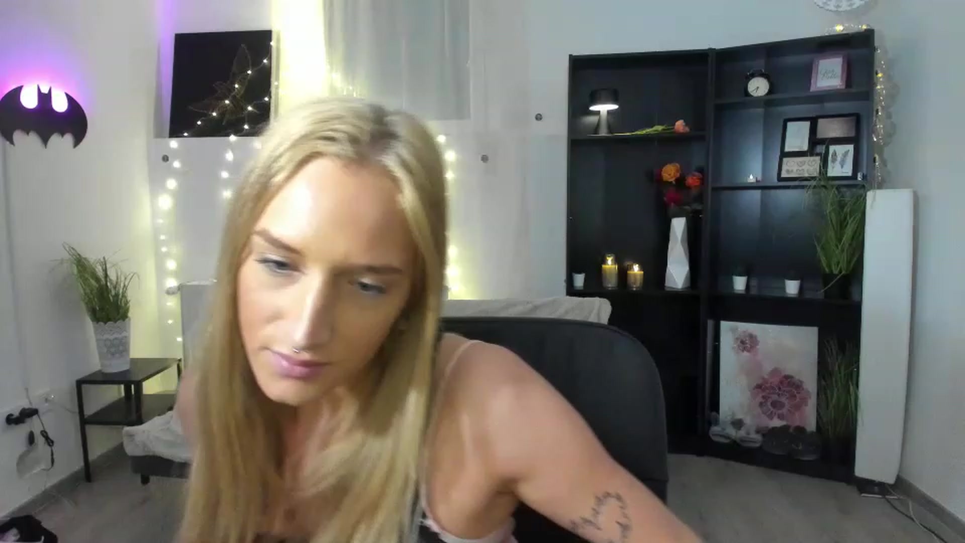 Gallery image thumbnail from NicoletteShea's myfreecams stream on, 03/17/2023, 13:58 image 13 of 20