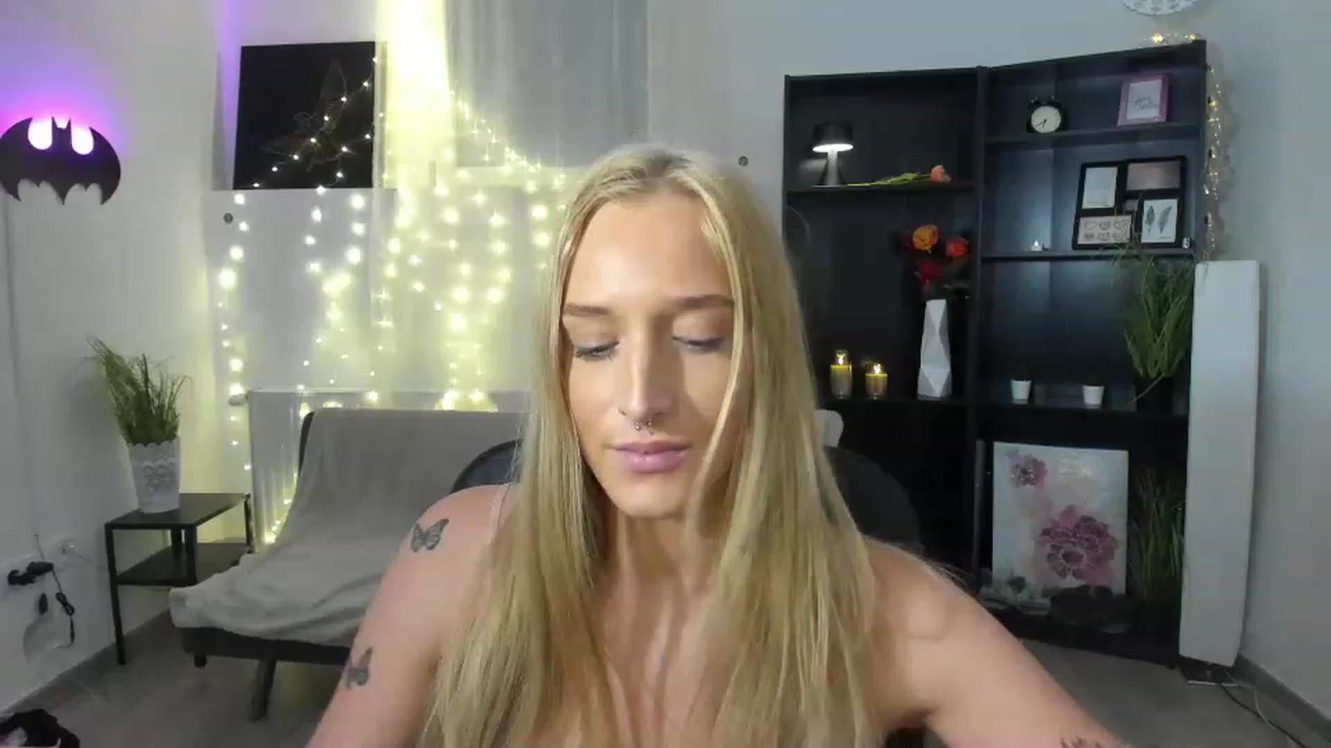 Gallery image thumbnail from NicoletteShea's myfreecams stream on, 03/17/2023, 13:58 image 16 of 20