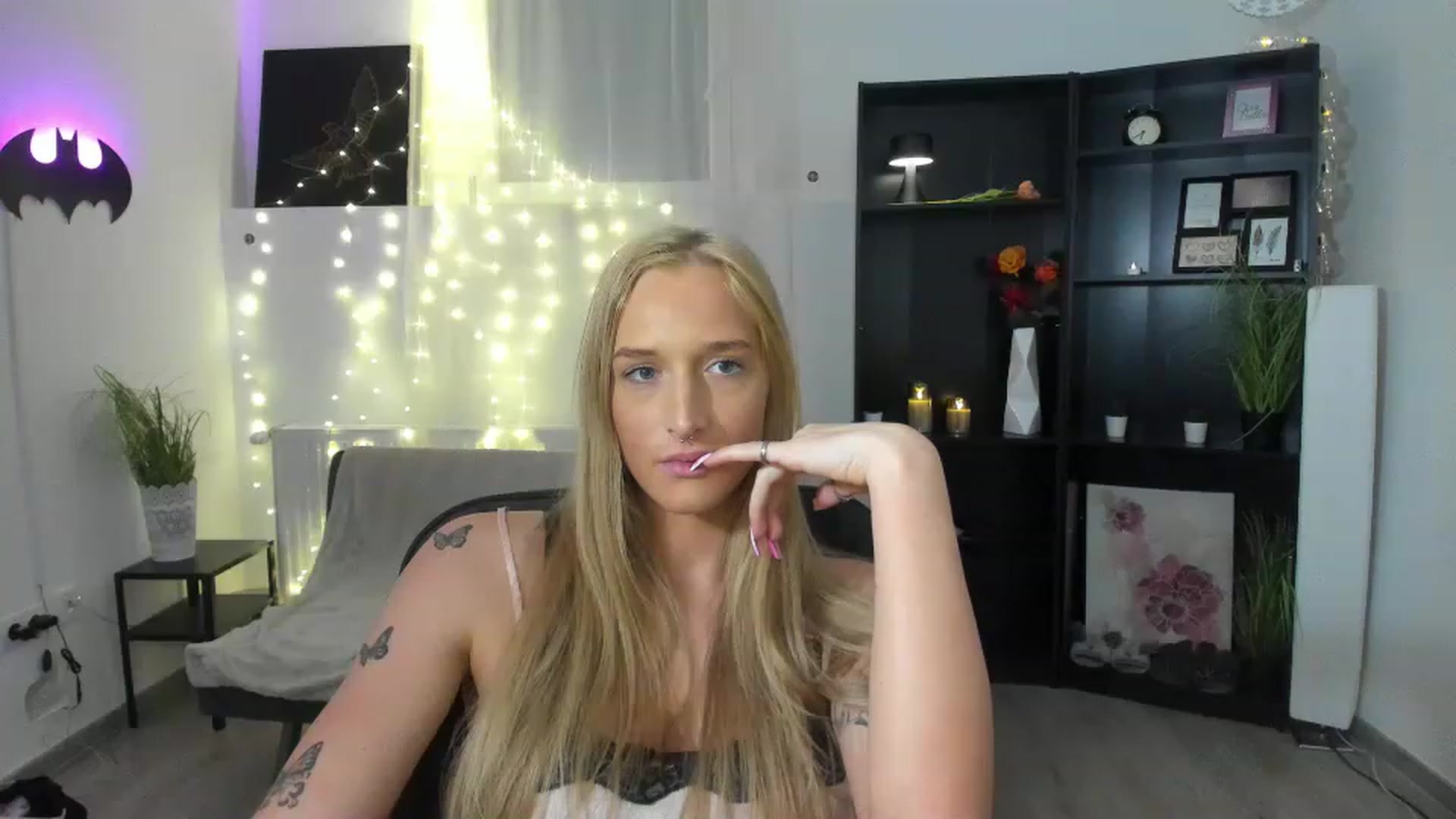 Gallery image thumbnail from NicoletteShea's myfreecams stream on, 03/17/2023, 13:58 image 17 of 20