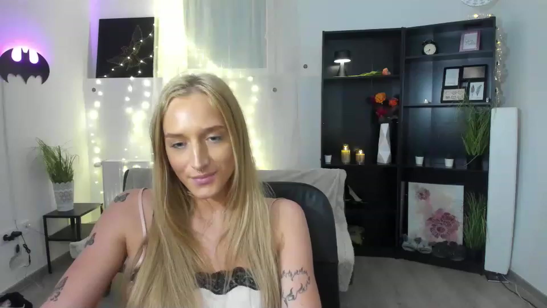 Gallery image thumbnail from NicoletteShea's myfreecams stream on, 03/17/2023, 13:58 image 4 of 20