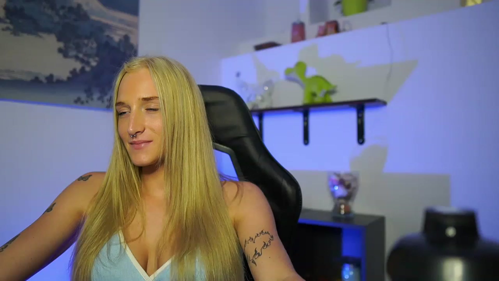 Gallery image thumbnail from NicoletteShea's myfreecams stream on, 03/21/2023, 17:09 image 10 of 20