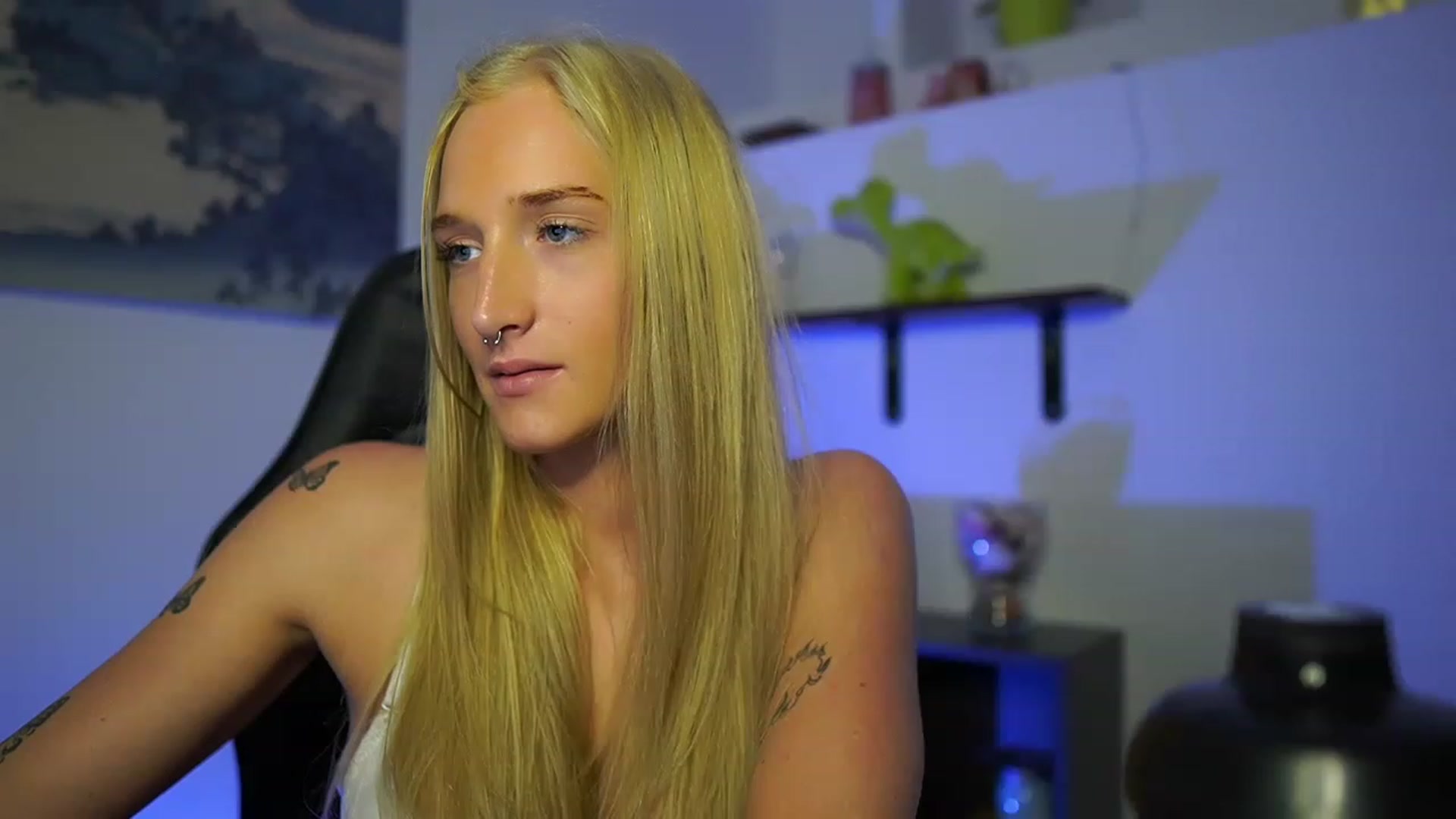 Gallery image thumbnail from NicoletteShea's myfreecams stream on, 03/21/2023, 17:09 image 2 of 20