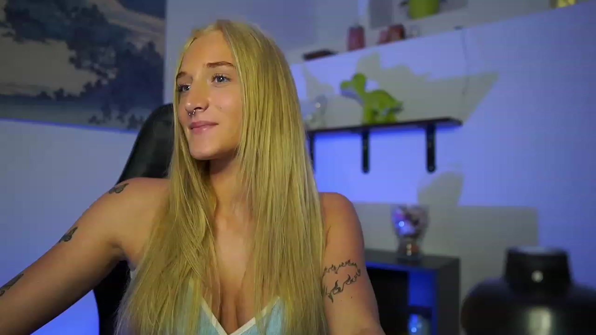 Gallery image thumbnail from NicoletteShea's myfreecams stream on, 03/21/2023, 17:09 image 7 of 20