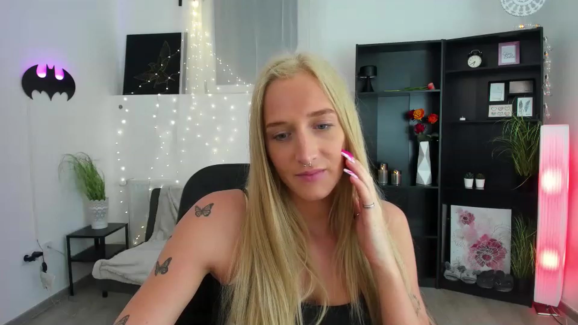 Gallery image thumbnail from NicoletteShea's myfreecams stream on, 03/22/2023, 17:03 image 17 of 20