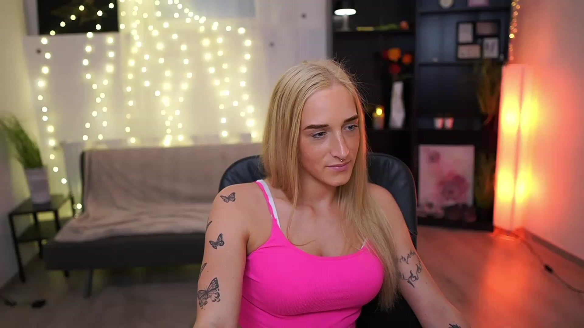Gallery image thumbnail from NicoletteShea's myfreecams stream on, 03/26/2023, 14:25 image 7 of 20